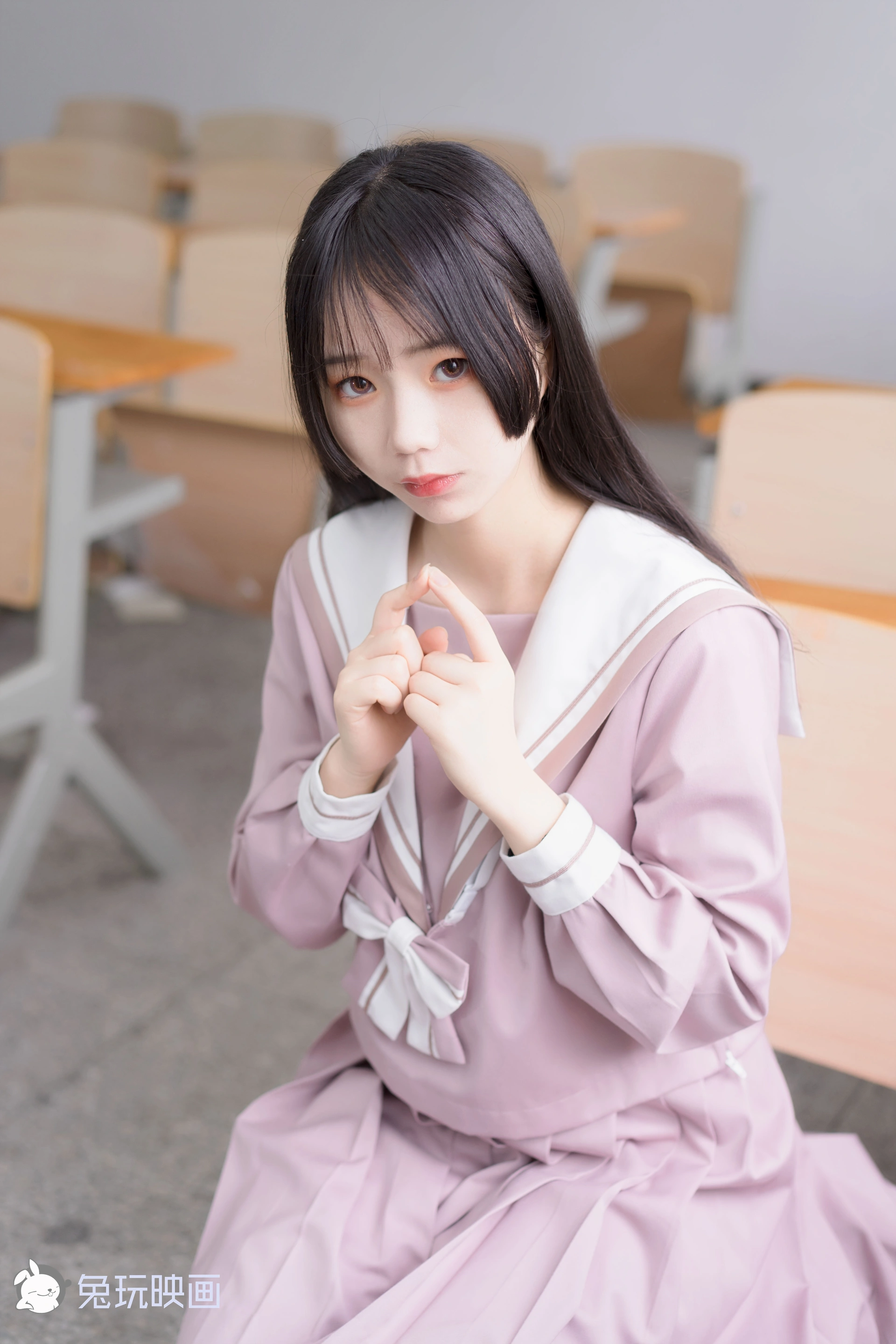 C05.003 粉色JK小姐姐 [49P-304MB]