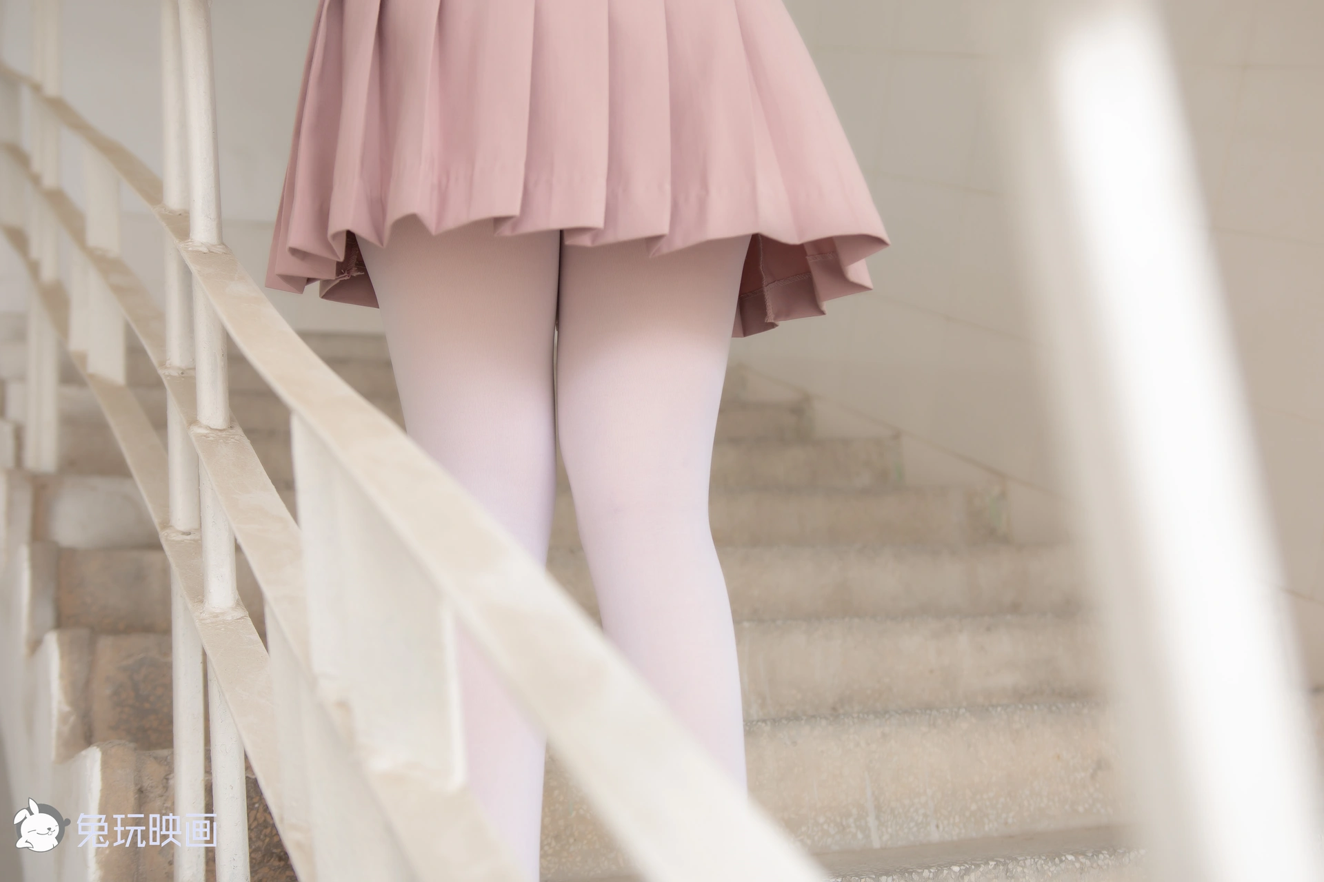 C05.003 粉色JK小姐姐 [49P-304MB]