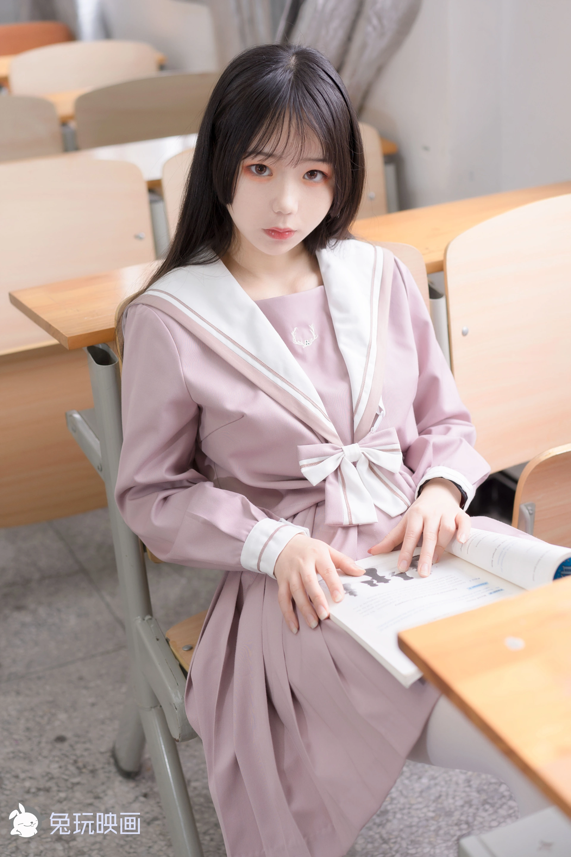 C05.003 粉色JK小姐姐 [49P-304MB]