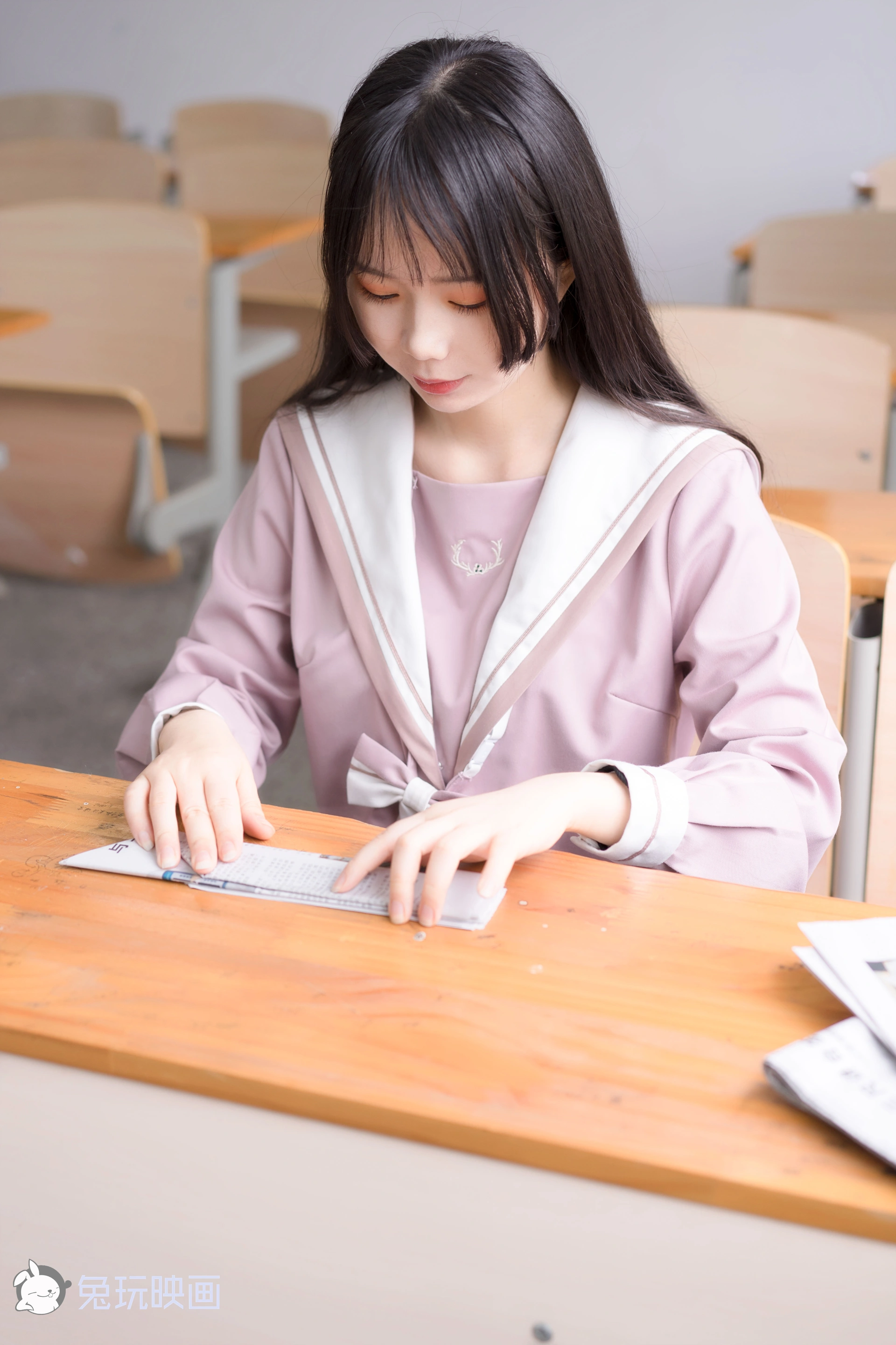 C05.003 粉色JK小姐姐 [49P-304MB]