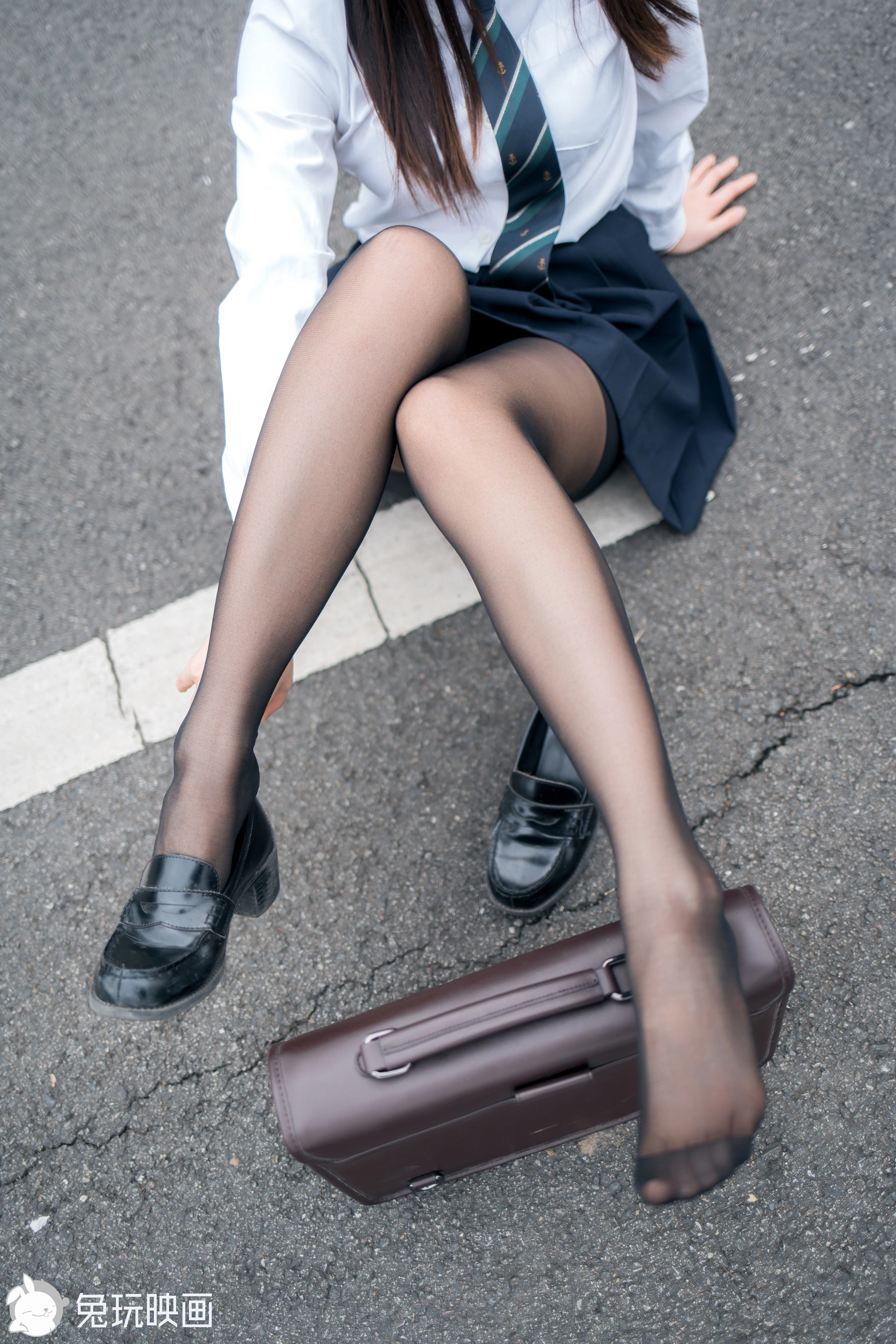 C20.006 黑丝制服少女 [37P-420MB]