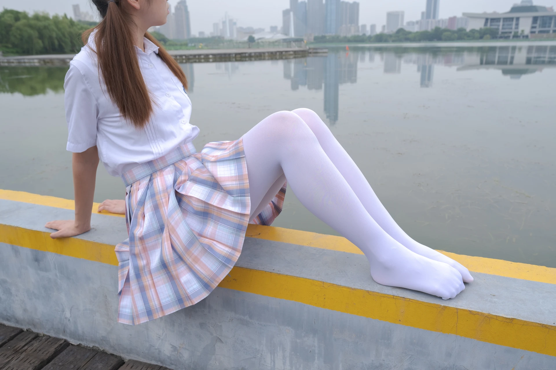 森萝财团 有料-48 双马尾白丝JK制服 13D+80D [139P2V-4.68G]JK制服, 双马尾, 有料, 森萝财团, 白丝, 美腿, 美足