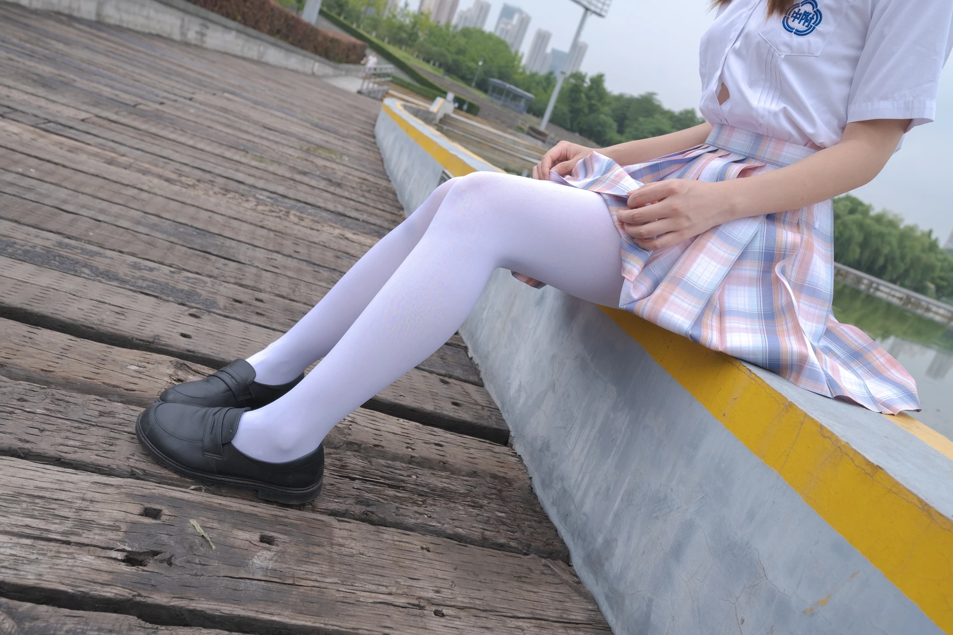 森萝财团 有料-48 双马尾白丝JK制服 13D+80D [139P2V-4.68G]JK制服, 双马尾, 有料, 森萝财团, 白丝, 美腿, 美足