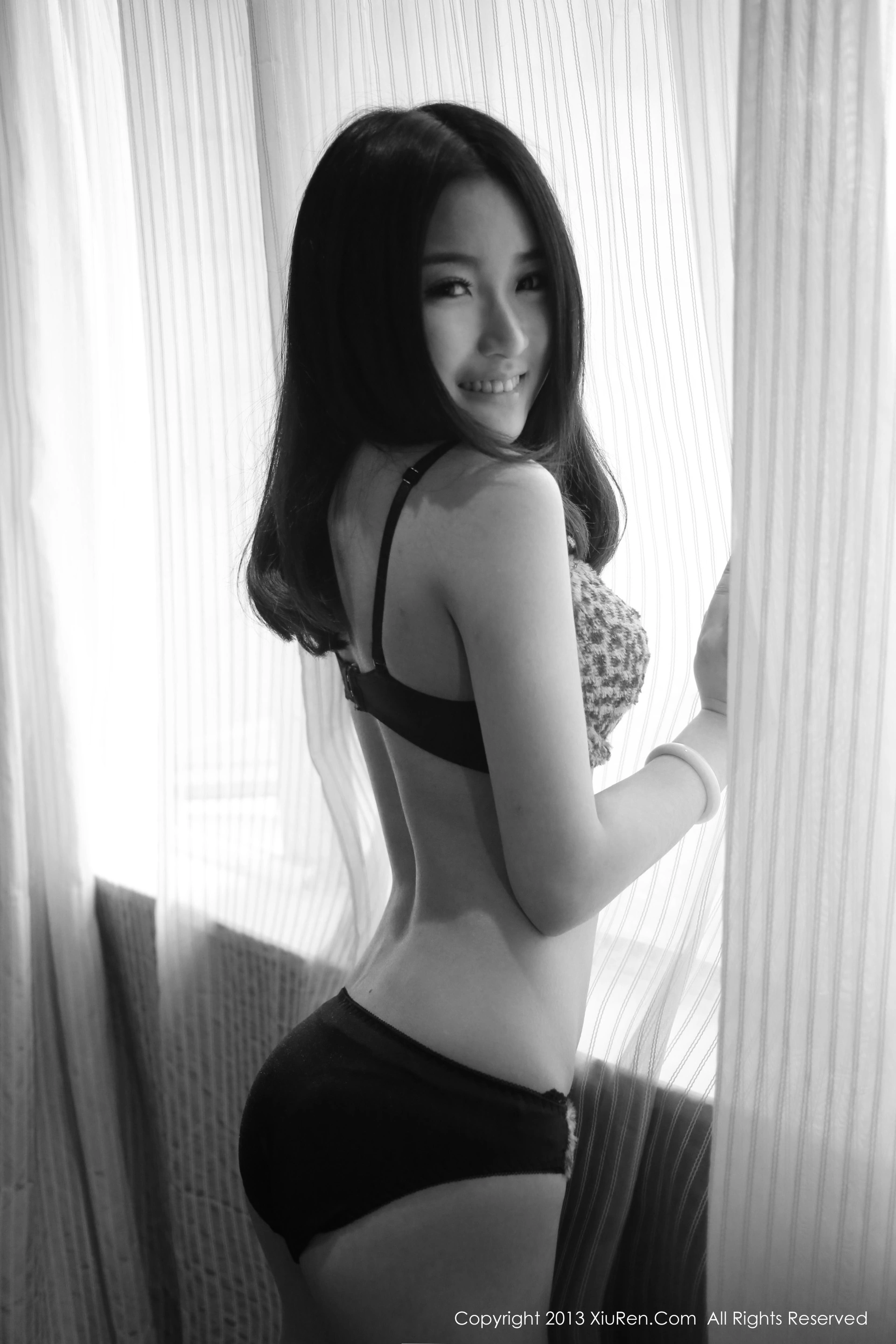 XiuRen秀人网 2013.09.24 No.017 MOON嘉依