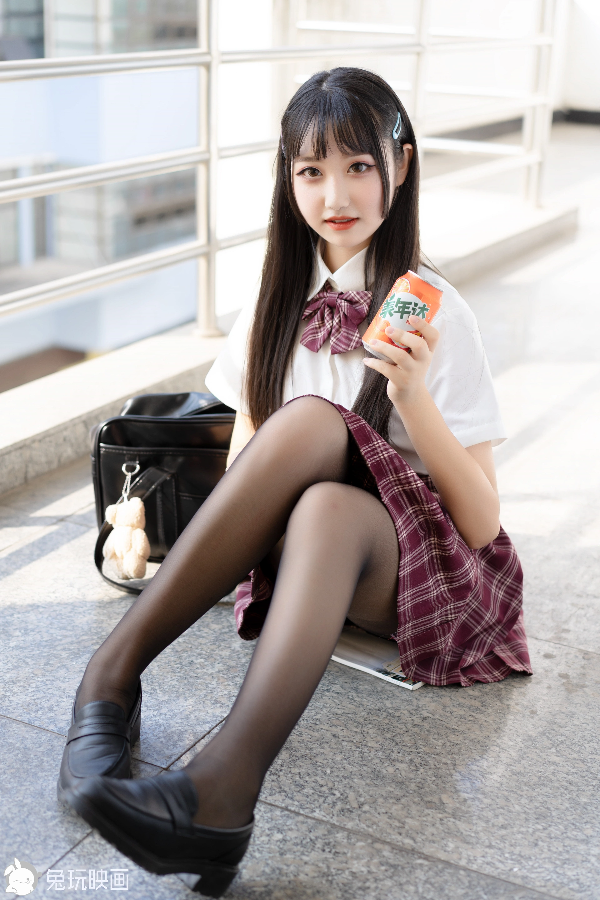 C28.003 超甜的制服学妹 [44P-348MB]