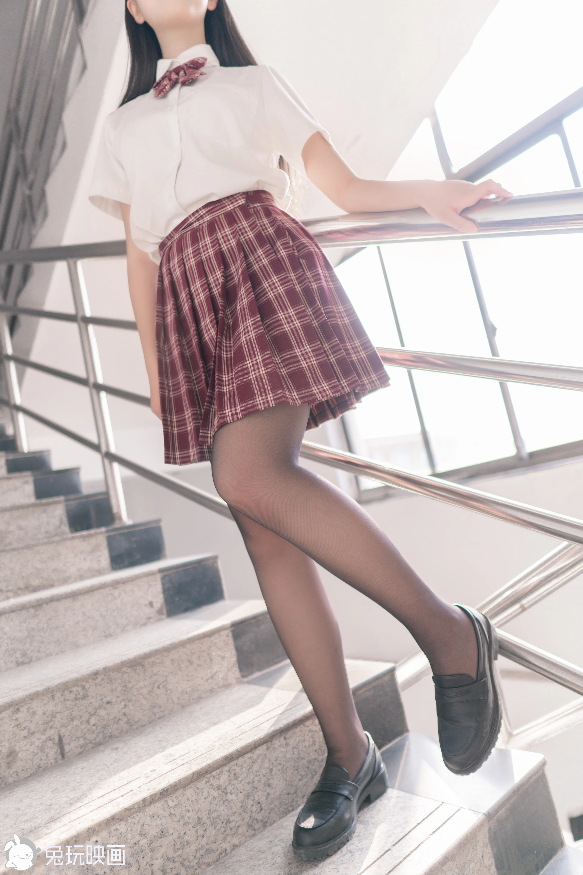 C28.003 超甜的制服学妹 [44P-348MB]