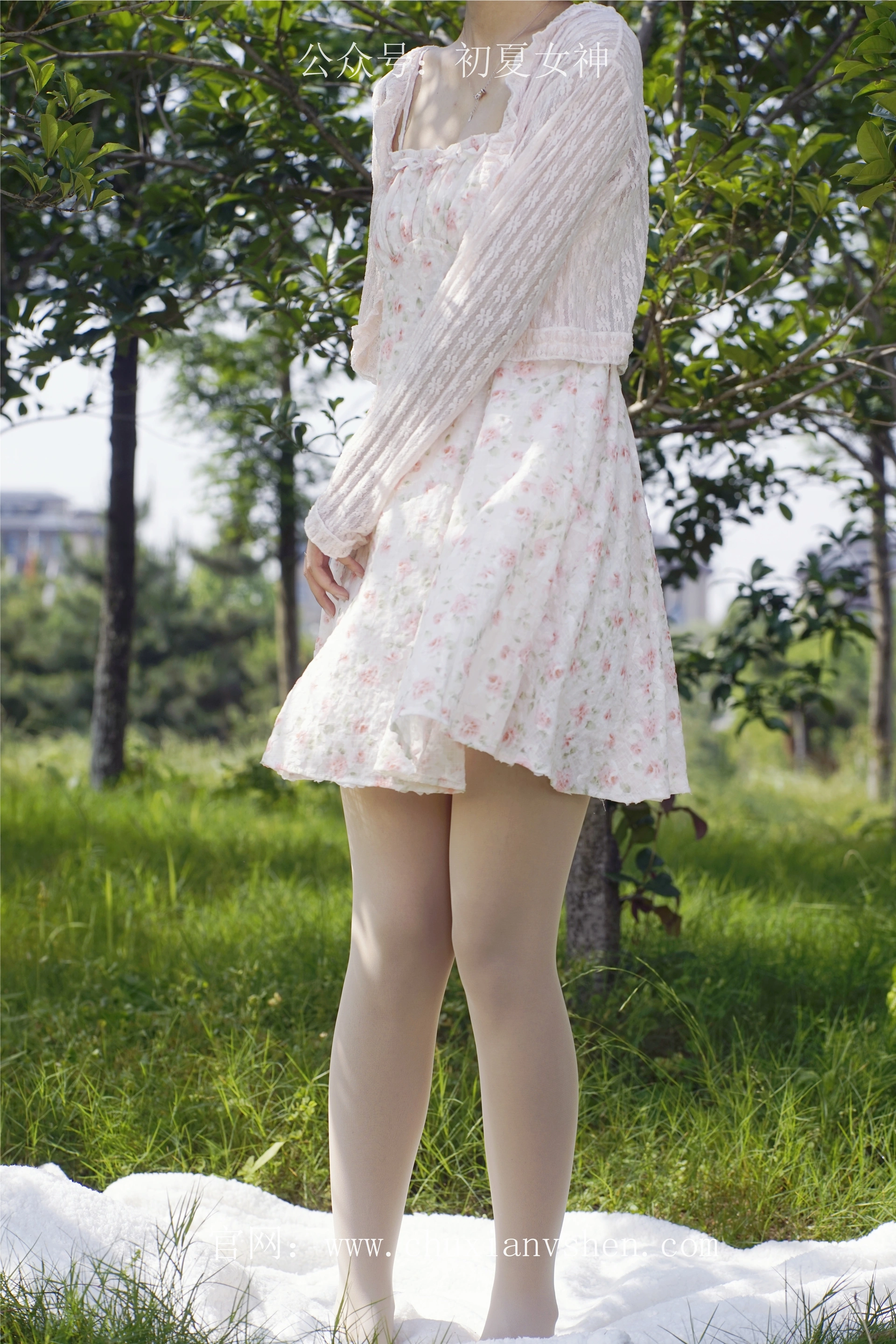 初夏女神 NO.070 依依 邻家女孩-风中少女[122P+1V／4.65GB]