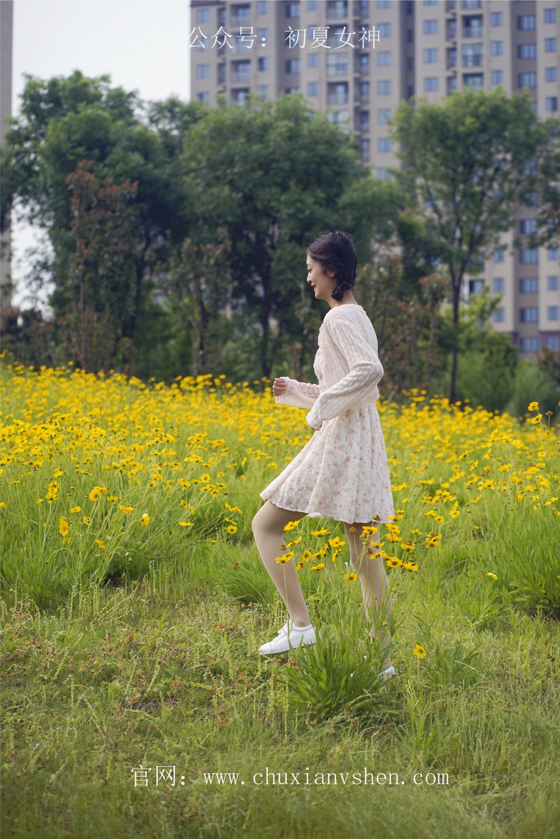 初夏女神 NO.070 依依 邻家女孩-风中少女[122P+1V／4.65GB]
