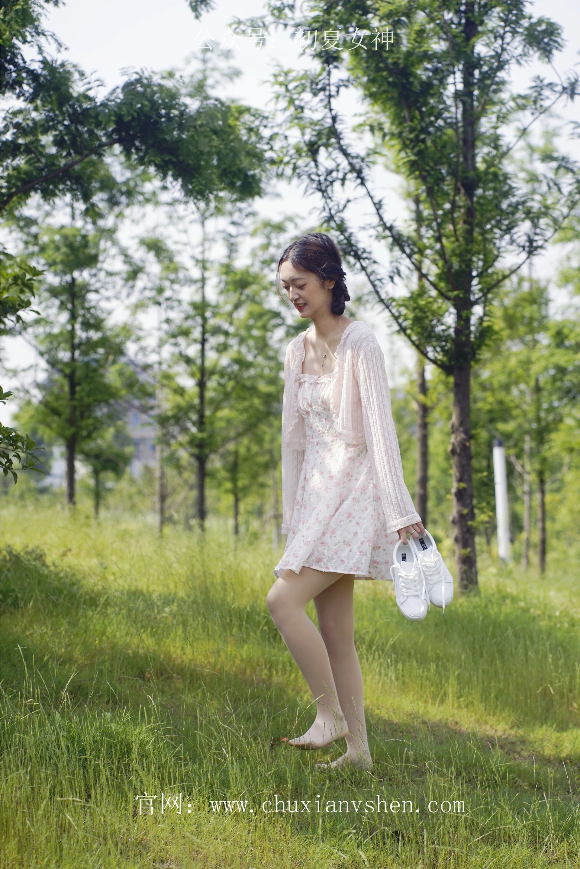 初夏女神 NO.070 依依 邻家女孩-风中少女[122P+1V／4.65GB]