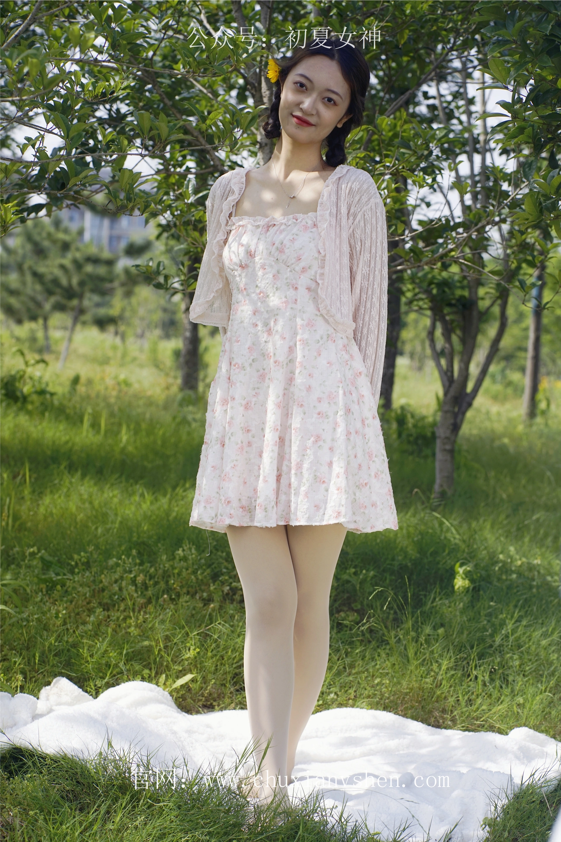 初夏女神 NO.070 依依 邻家女孩-风中少女[122P+1V／4.65GB]