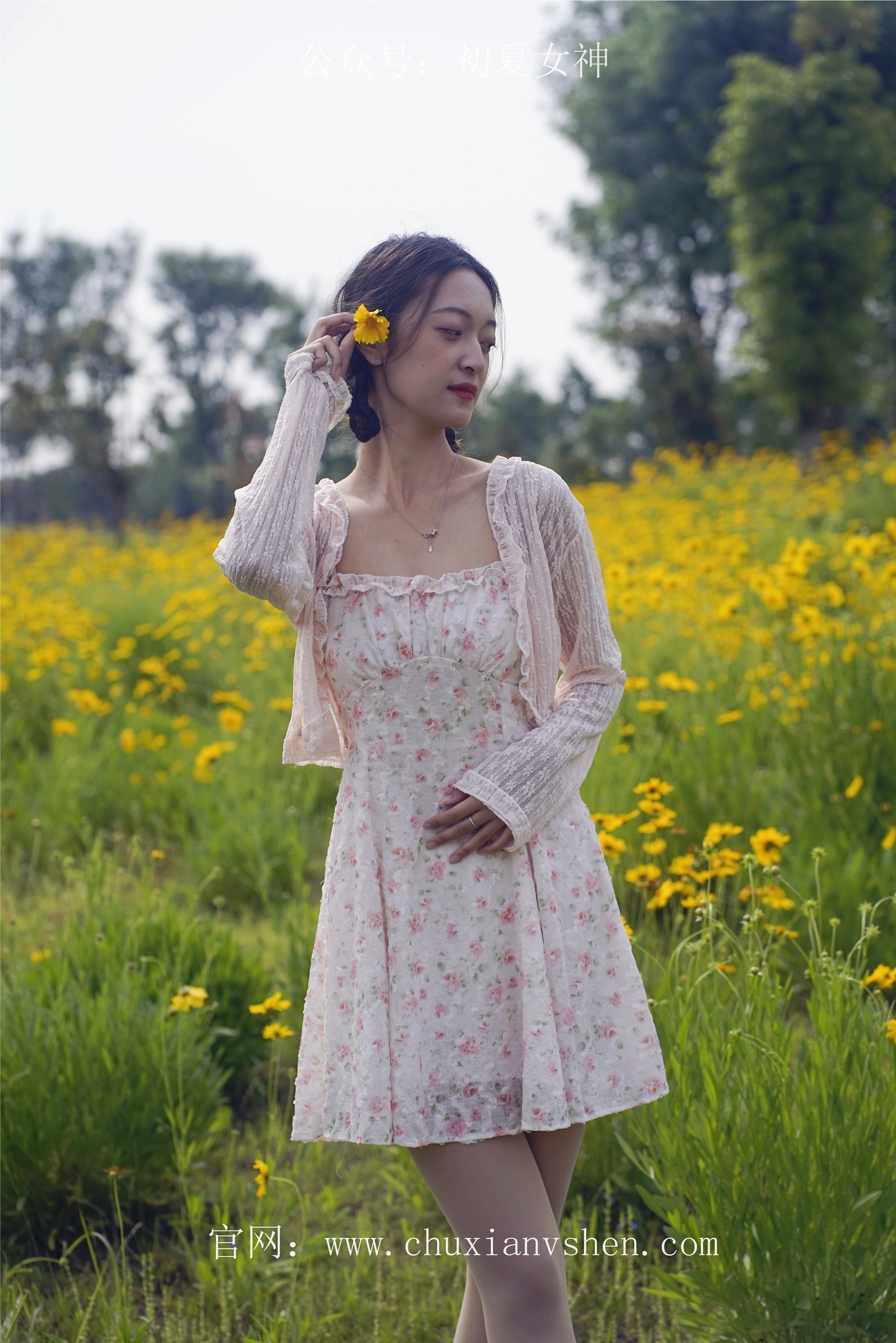 初夏女神 NO.070 依依 邻家女孩-风中少女[122P+1V／4.65GB]