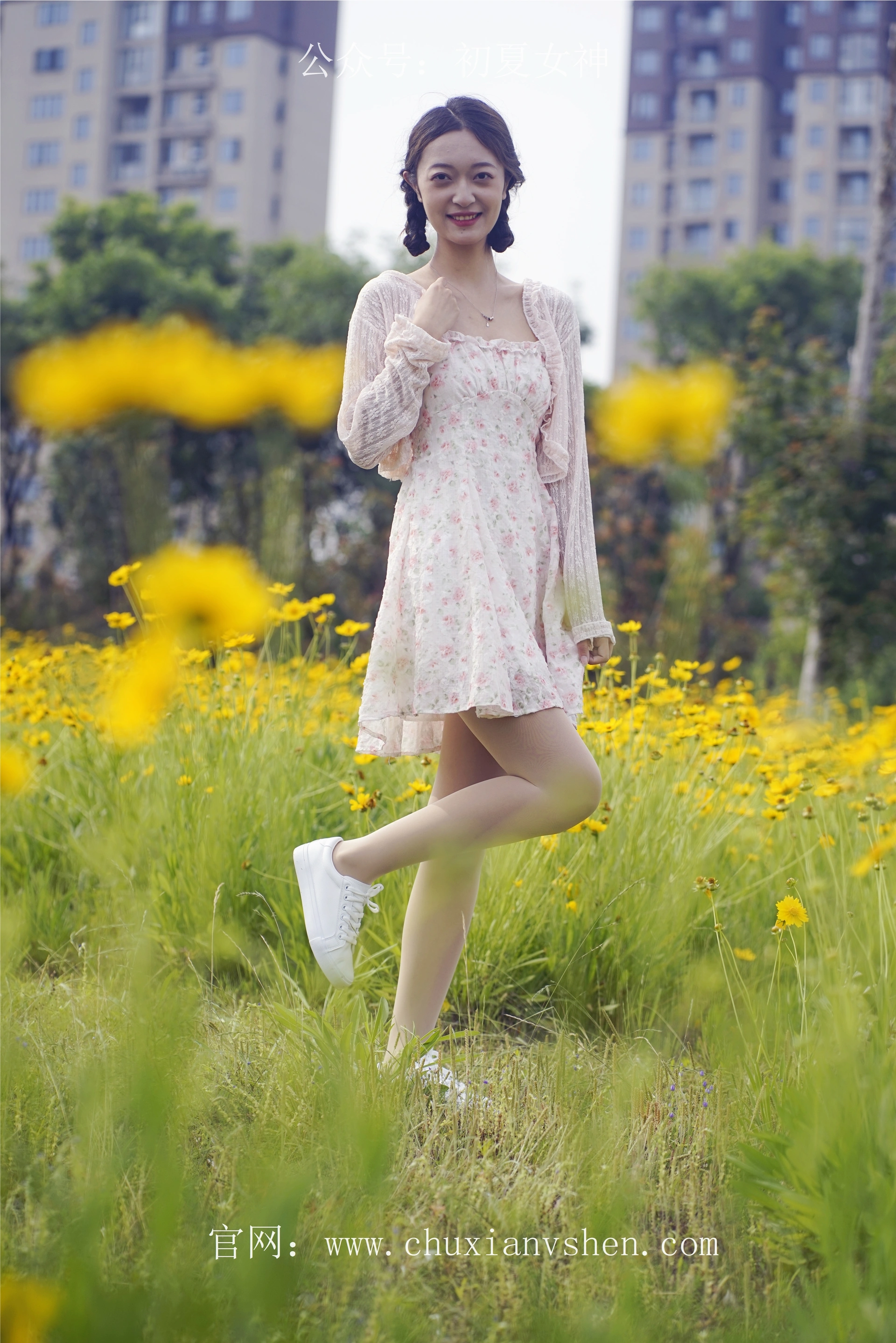 初夏女神 NO.070 依依 邻家女孩-风中少女[122P+1V／4.65GB]