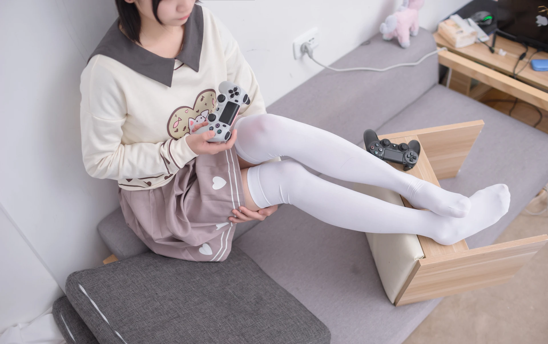 轻兰映画 VOL.011 [75P-343M]可爱, 白丝, 美腿, 美足, 轻兰映画