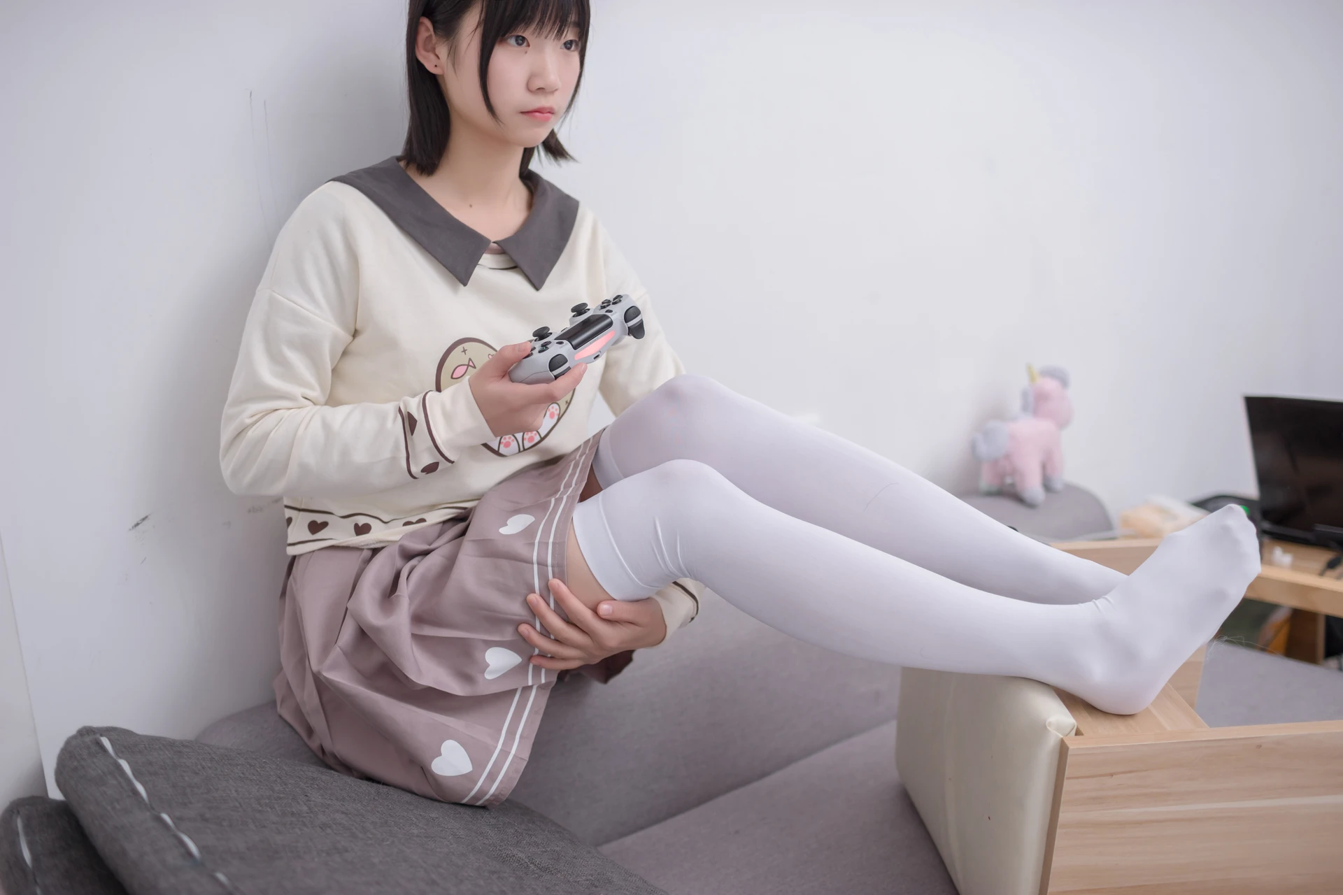 轻兰映画 VOL.011 [75P-343M]可爱, 白丝, 美腿, 美足, 轻兰映画