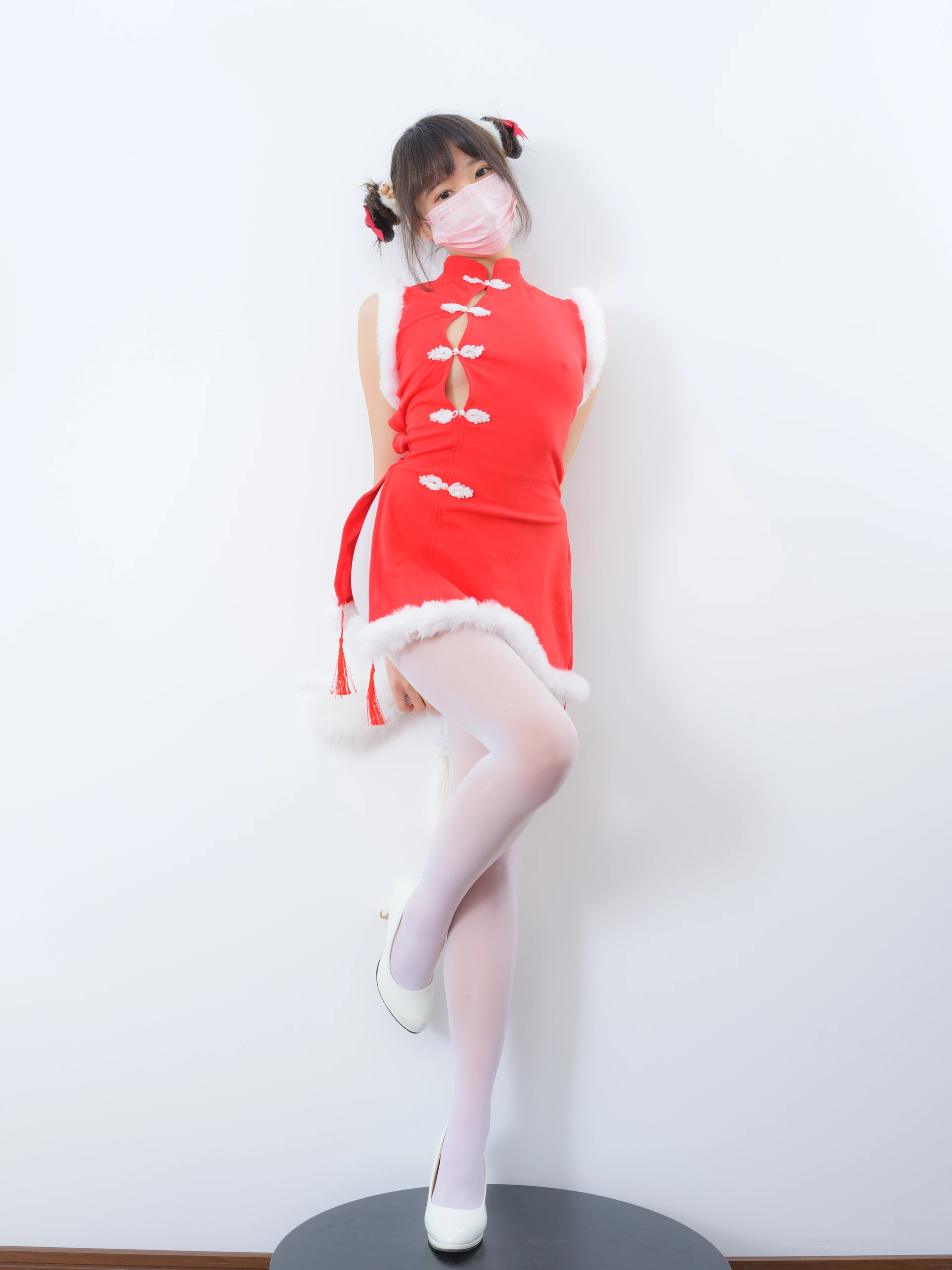 森萝财团 春雪-01E 4K 新年旗袍白丝 [109P2V-6.12GB]