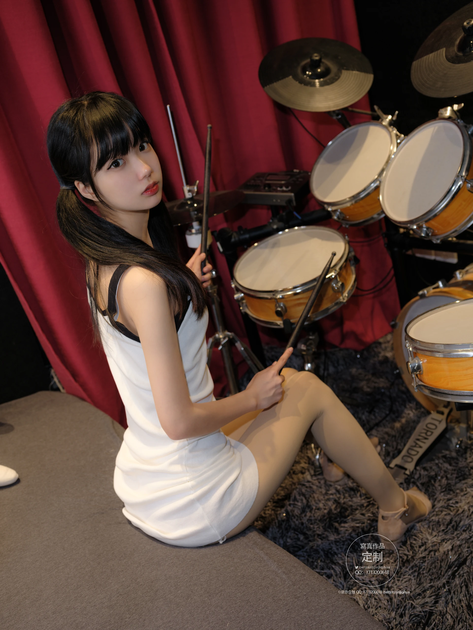 紧急企划 VOL.021 [74P1V-4.6GB] 一只喵喵梓 肉丝双马尾一只喵喵梓, 双马尾, 紧急企划, 美腿, 美足, 肉丝