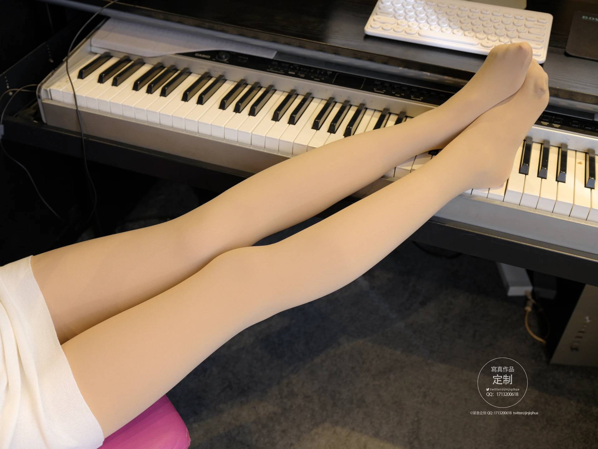 紧急企划 VOL.021 [74P1V-4.6GB] 一只喵喵梓 肉丝双马尾一只喵喵梓, 双马尾, 紧急企划, 美腿, 美足, 肉丝