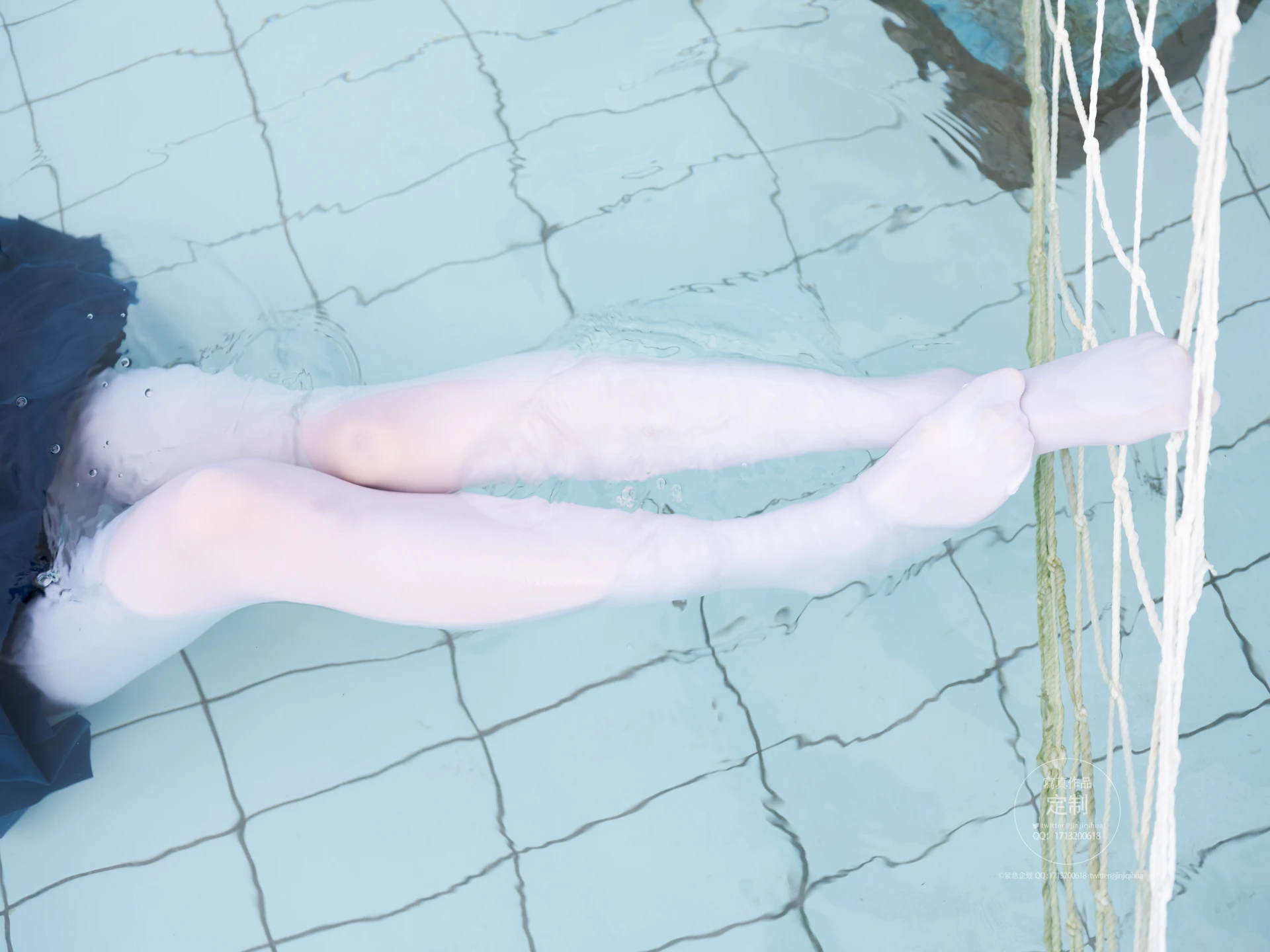 紧急企划 Y-003 咦咿yiyiyiyiyi 水下超唯美白丝jk [88P1V-1.14G]JK, 咦咿yiyiyiyiyi, 白丝, 紧急企划, 美腿, 美足