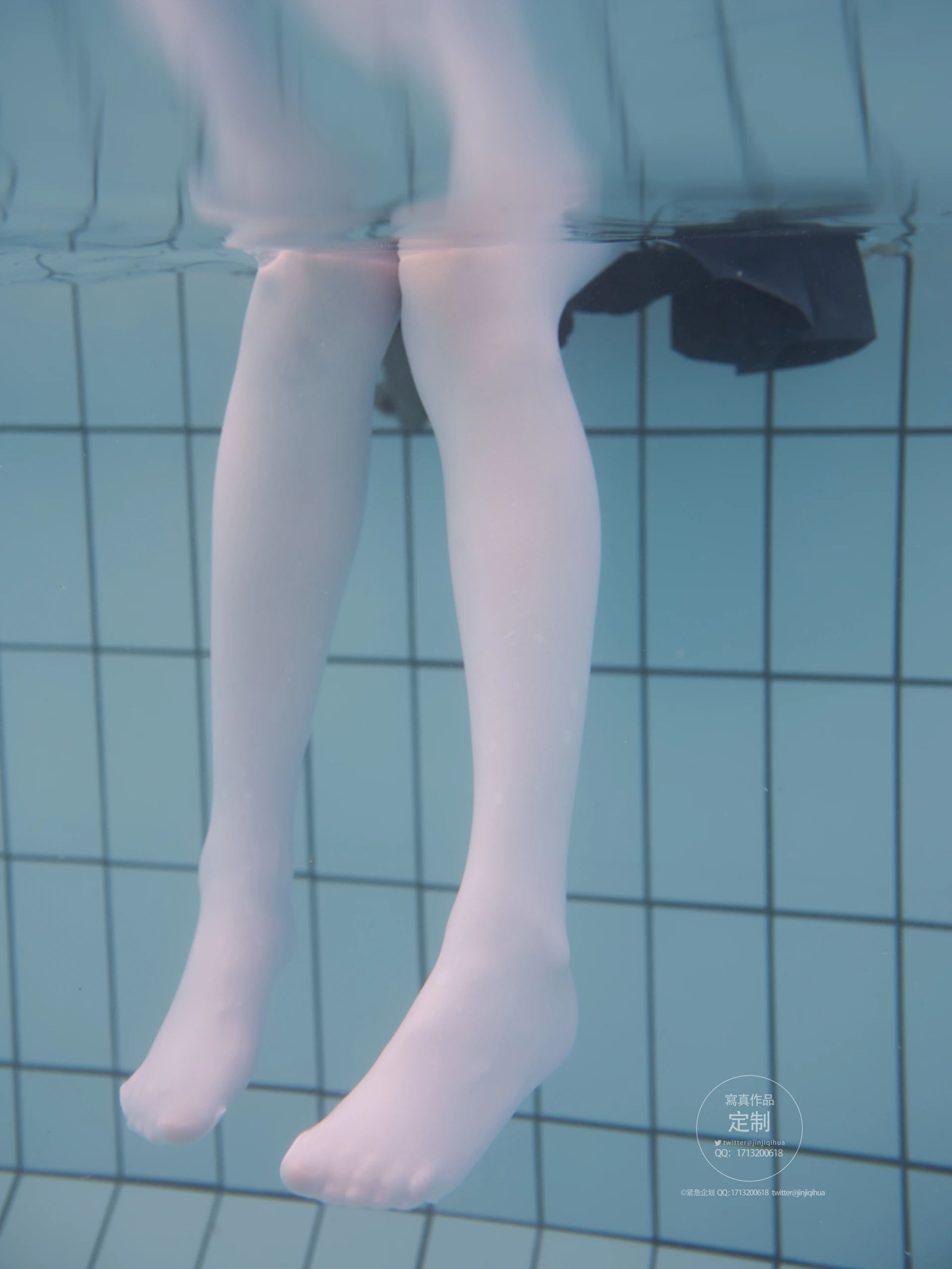 紧急企划 Y-003 咦咿yiyiyiyiyi 水下超唯美白丝jk [88P1V-1.14G]JK, 咦咿yiyiyiyiyi, 白丝, 紧急企划, 美腿, 美足