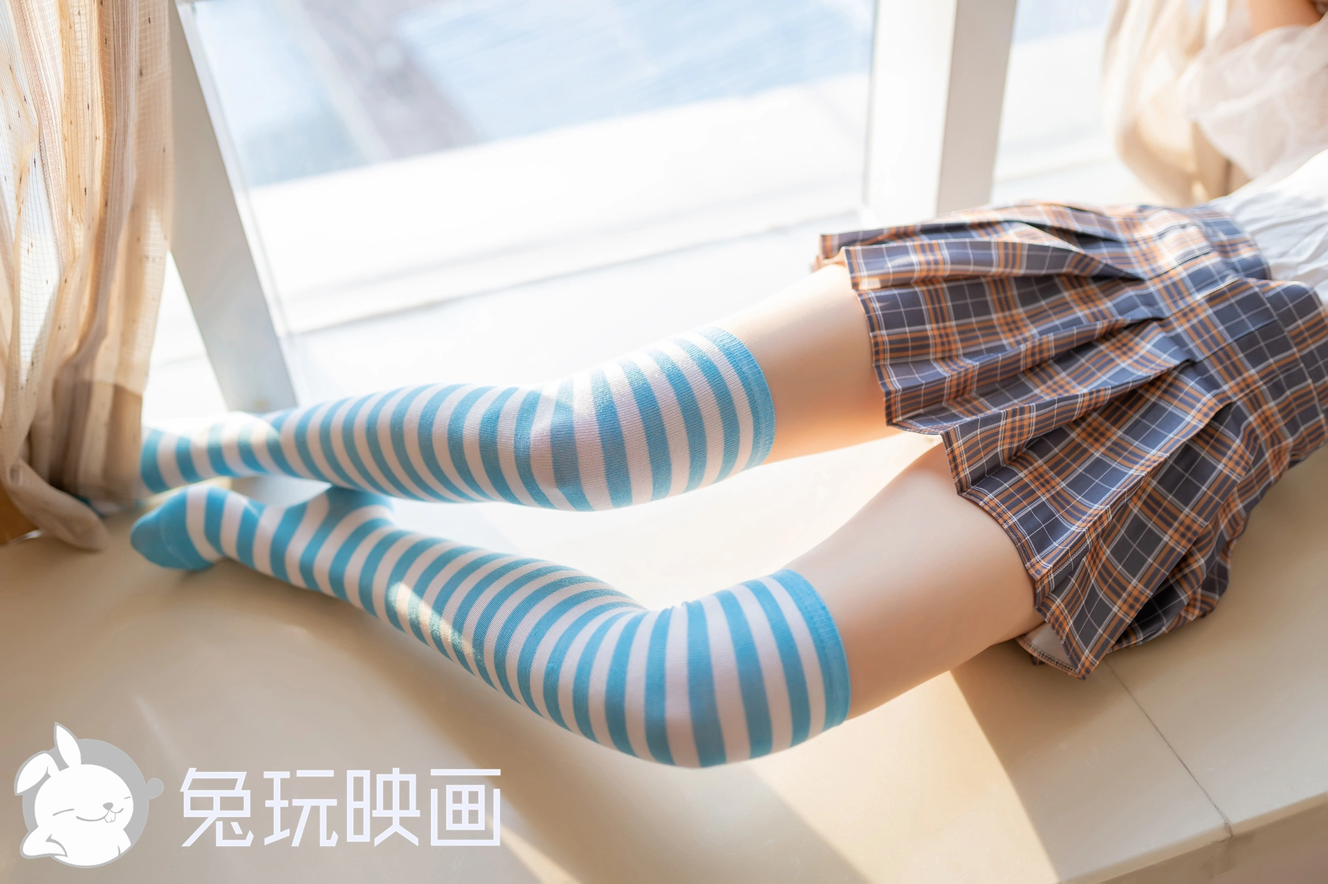 C38.006 条纹短裙 [40P-95MB]