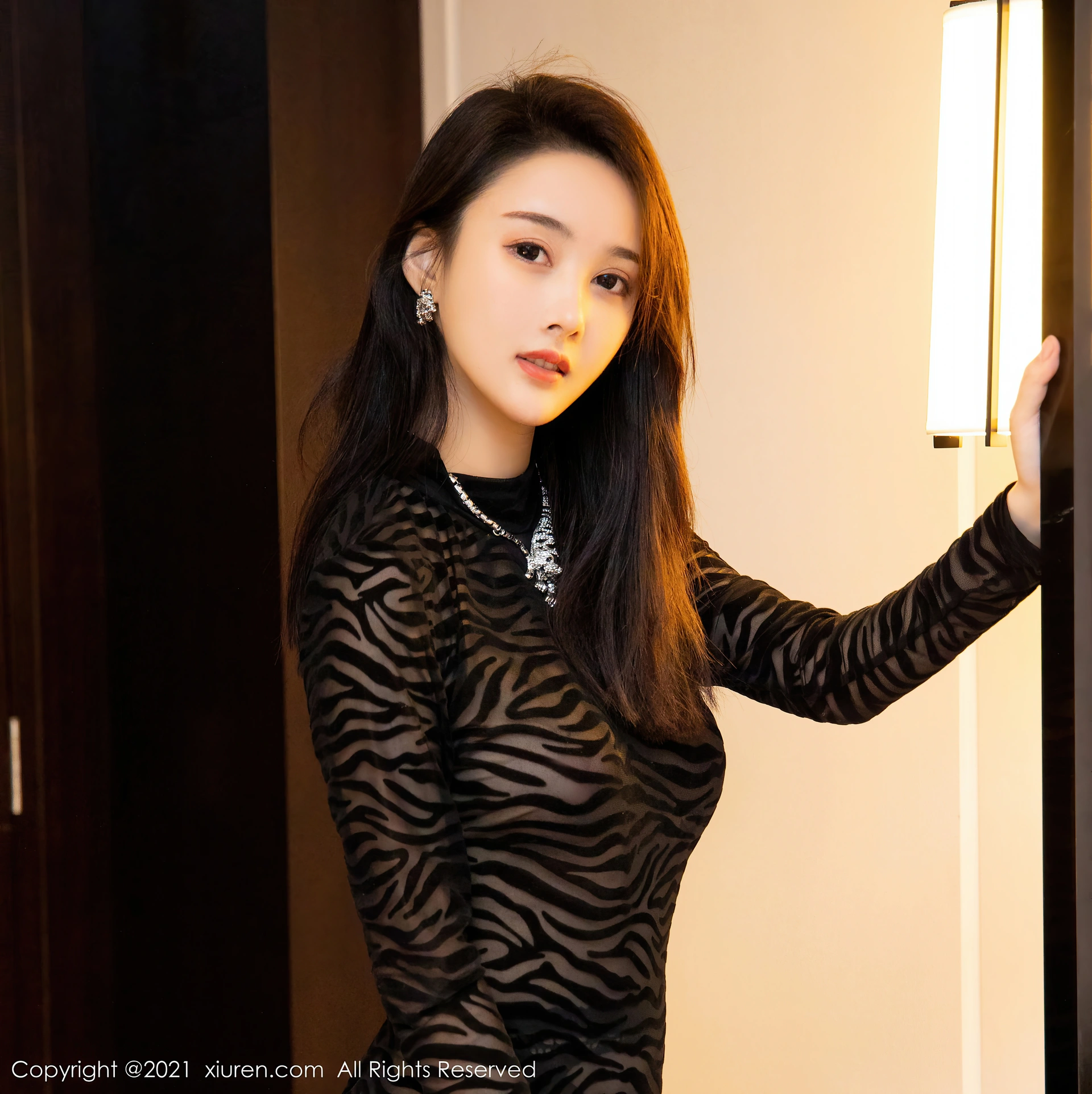 XiuRen秀人网 2021.10.18 No.4076 summer宝宝 吊袜 美腿[66+1P／666MB]