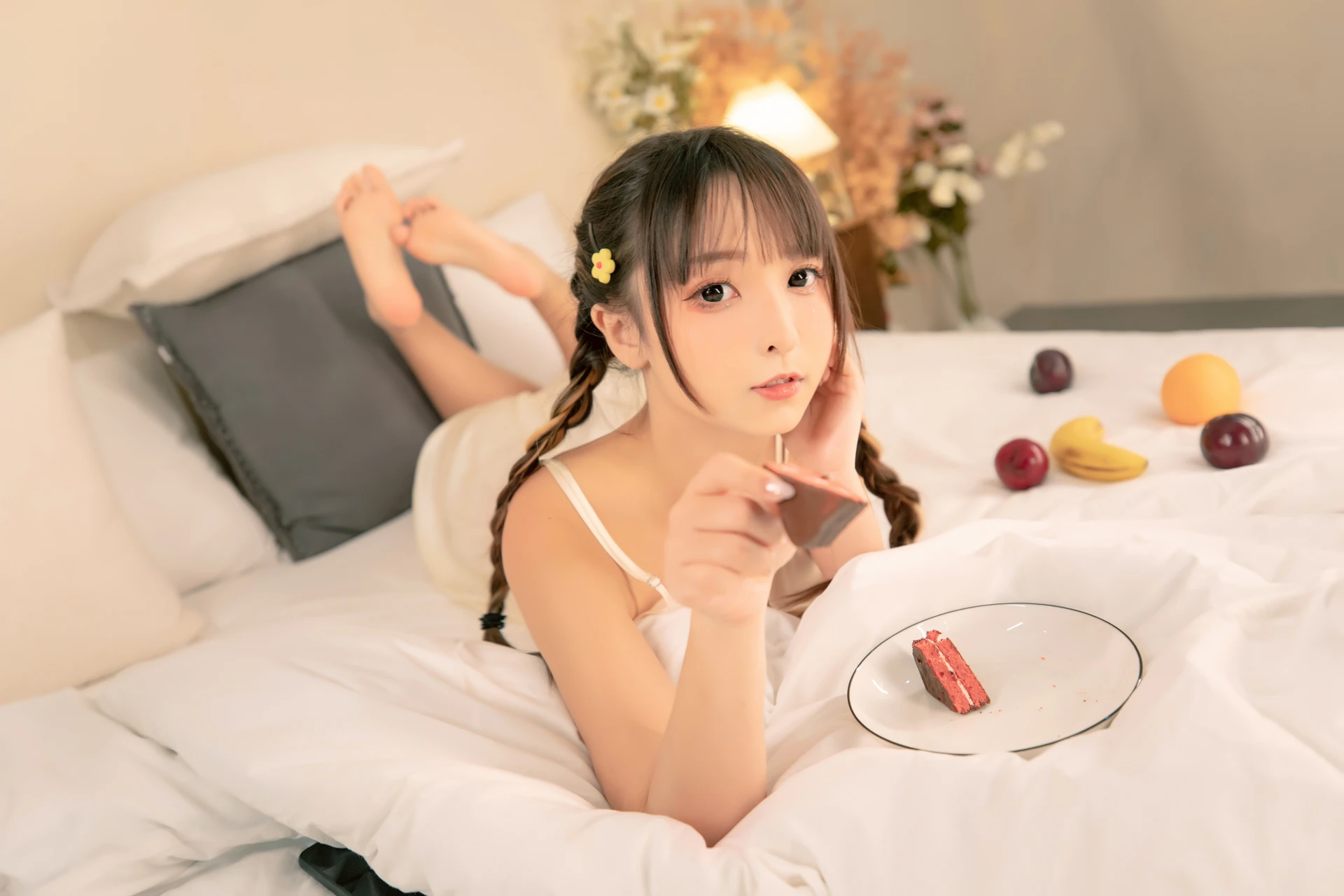 神楽坂真冬 第三季 序号15：《ガールズパフェ》雪糕少女 [150P2V-642MB]内衣, 双马尾, 白丝, 神楽坂真冬, 美腿, 美足