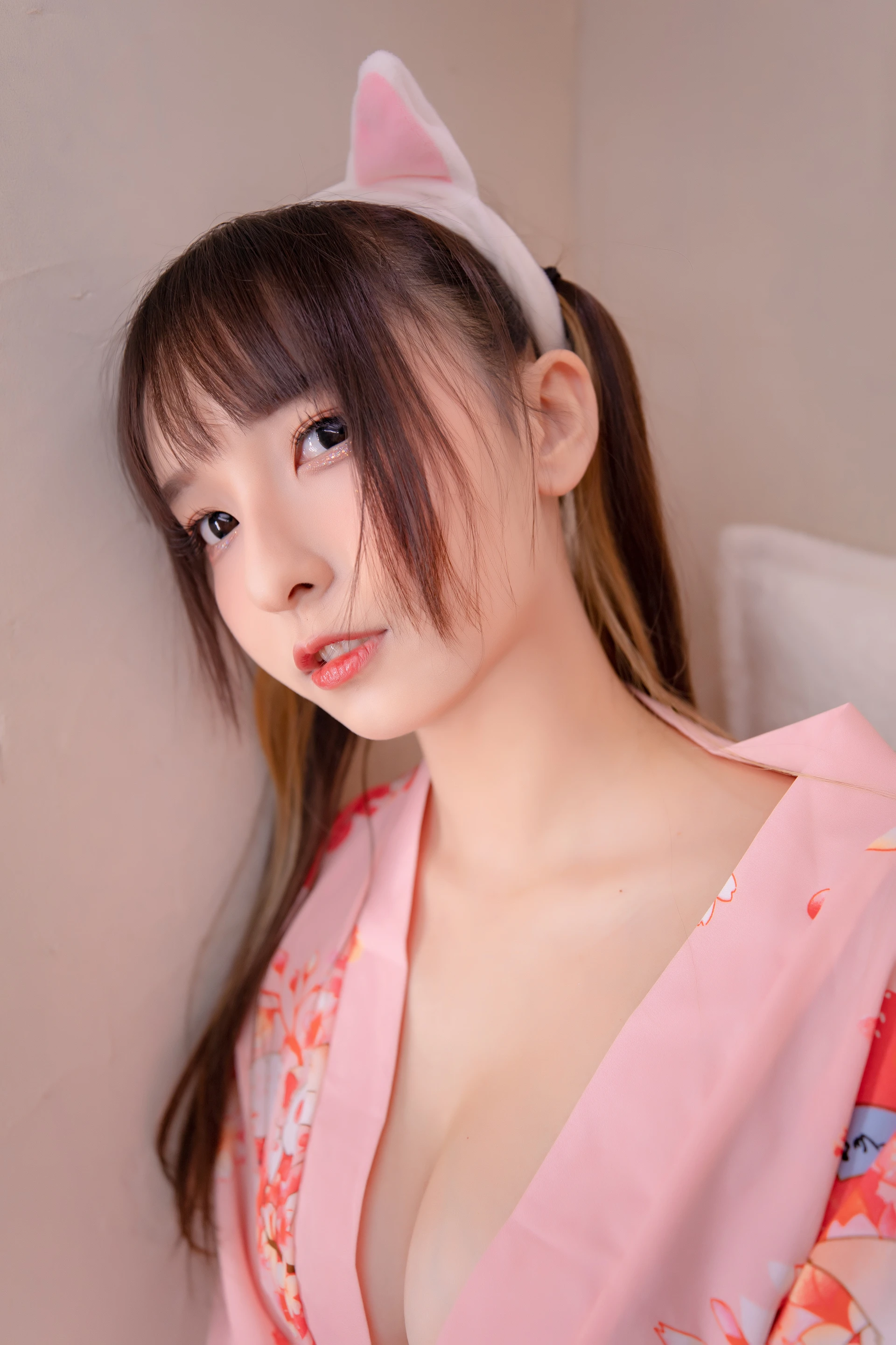 神楽坂真冬 第三季 序号15：《ガールズパフェ》雪糕少女 [150P2V-642MB]内衣, 双马尾, 白丝, 神楽坂真冬, 美腿, 美足