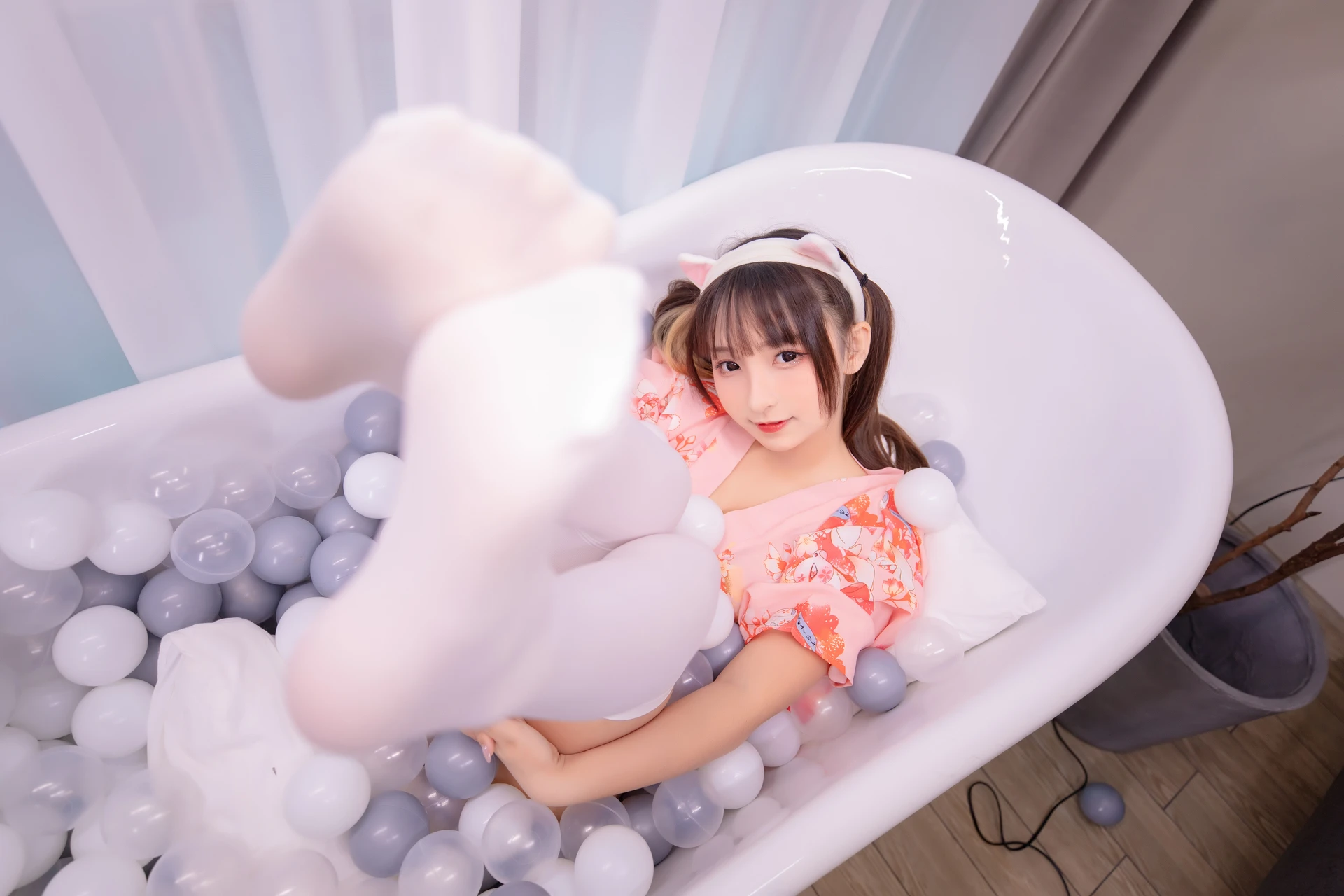 神楽坂真冬 第三季 序号15：《ガールズパフェ》雪糕少女 [150P2V-642MB]内衣, 双马尾, 白丝, 神楽坂真冬, 美腿, 美足