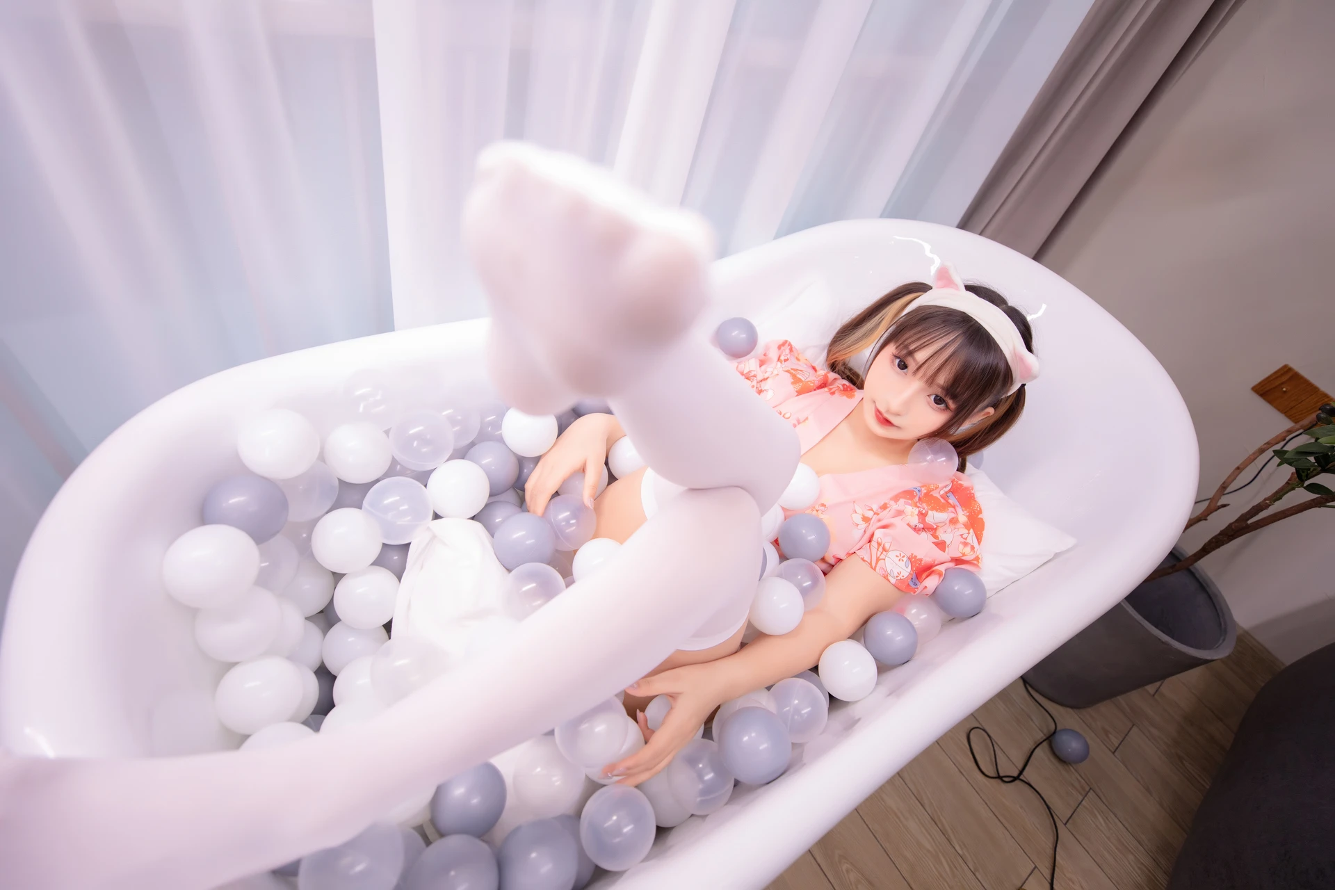 神楽坂真冬 第三季 序号15：《ガールズパフェ》雪糕少女 [150P2V-642MB]内衣, 双马尾, 白丝, 神楽坂真冬, 美腿, 美足