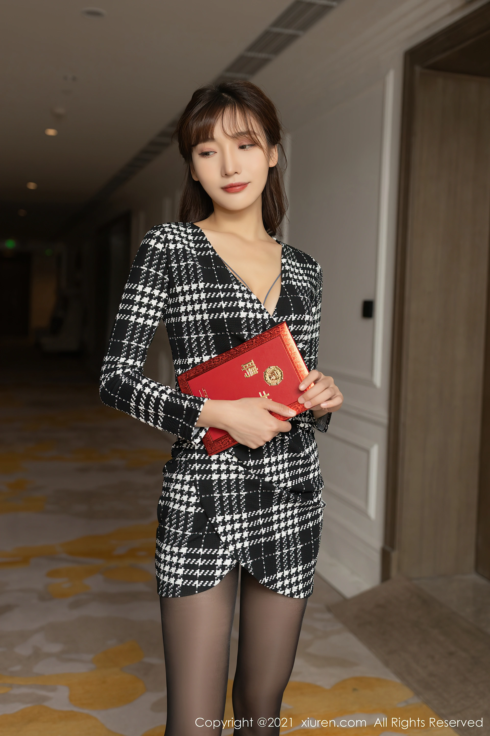 XiuRen秀人网 2021.12.02 No.4292 陆萱萱 黑丝 御姐[89+1P 815MB]