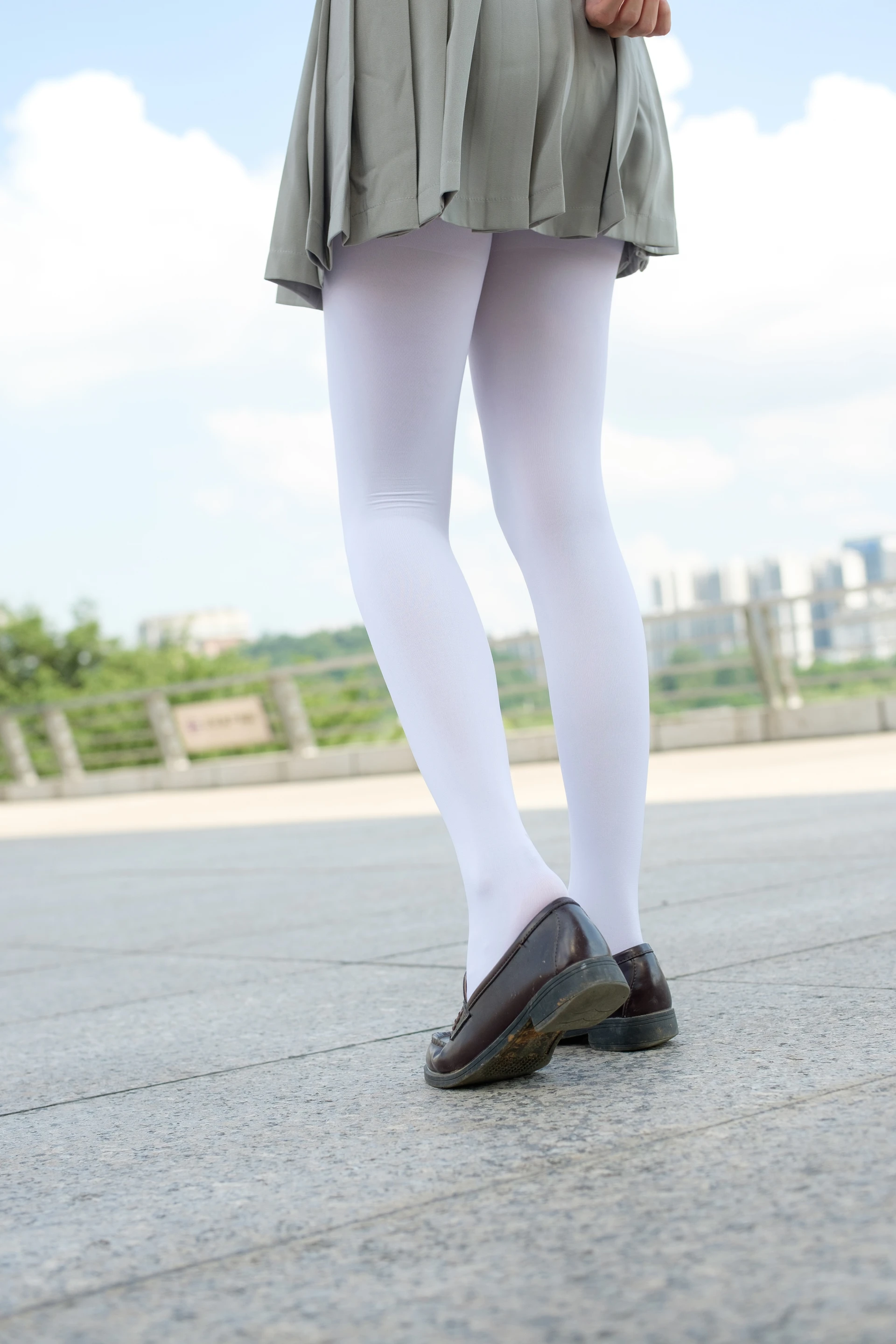 森萝财团 R15-026 [79P-407M]可爱, 学生装, 森萝财团, 白丝, 美腿