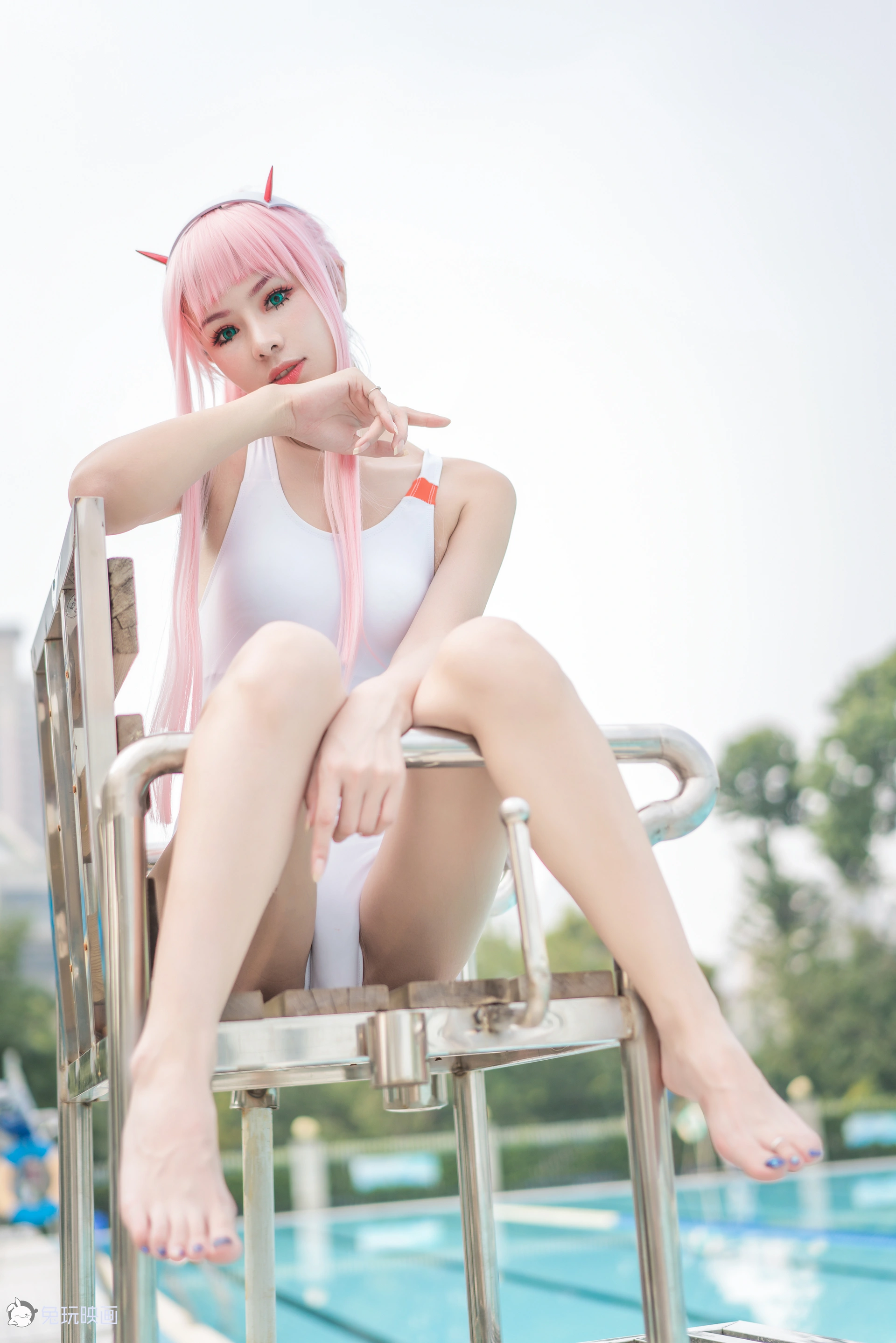 兔玩映画 夏日泳装 Vol.012 泳池边 [44P-556MB]