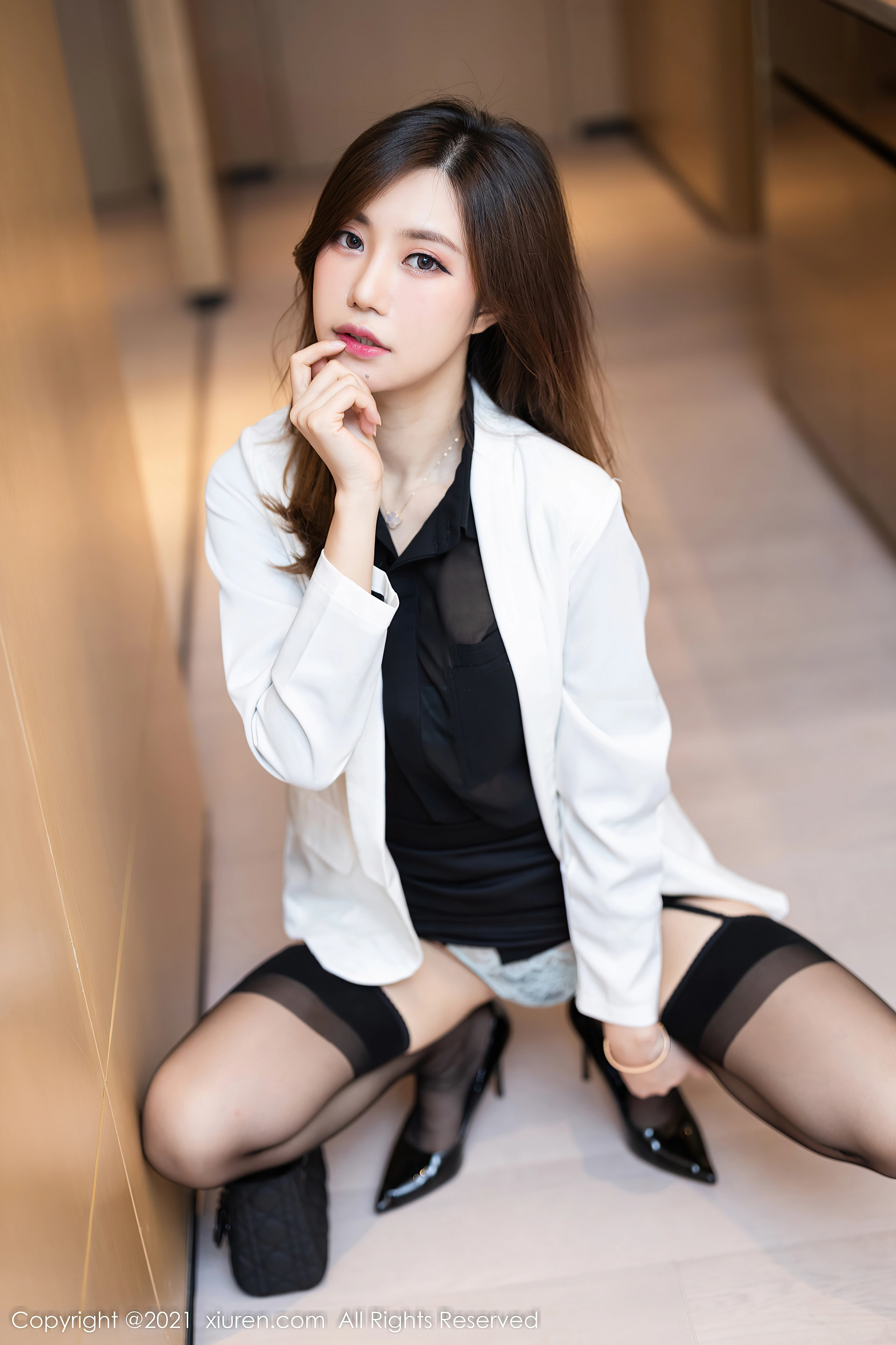 XiuRen秀人网 2021.11.30 No.4285 绮里嘉ula 秘书黑丝[69+1P 613MB]