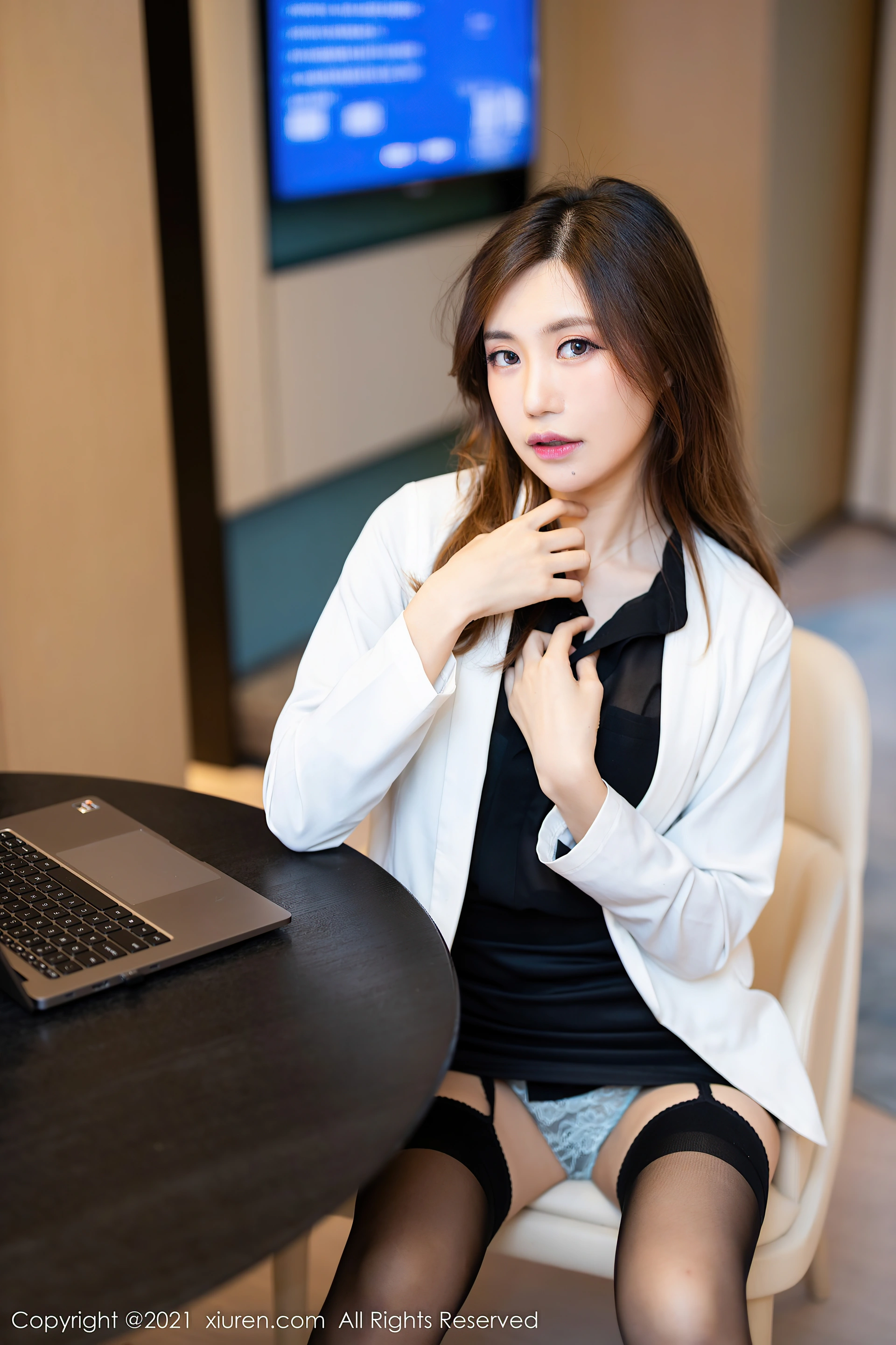 XiuRen秀人网 2021.11.30 No.4285 绮里嘉ula 秘书黑丝[69+1P 613MB]