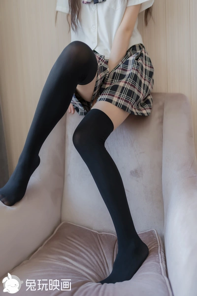 C46.005 黑色绝对领域 [39P-92MB]