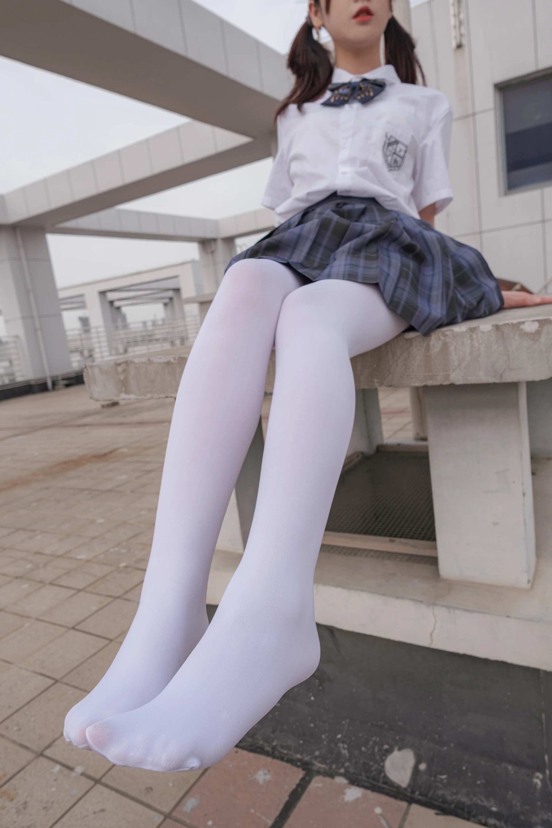 森萝财团 月下-02 小夜 双马尾白丝JK制服 80D 户外真空 [102P1V-2.18GB]