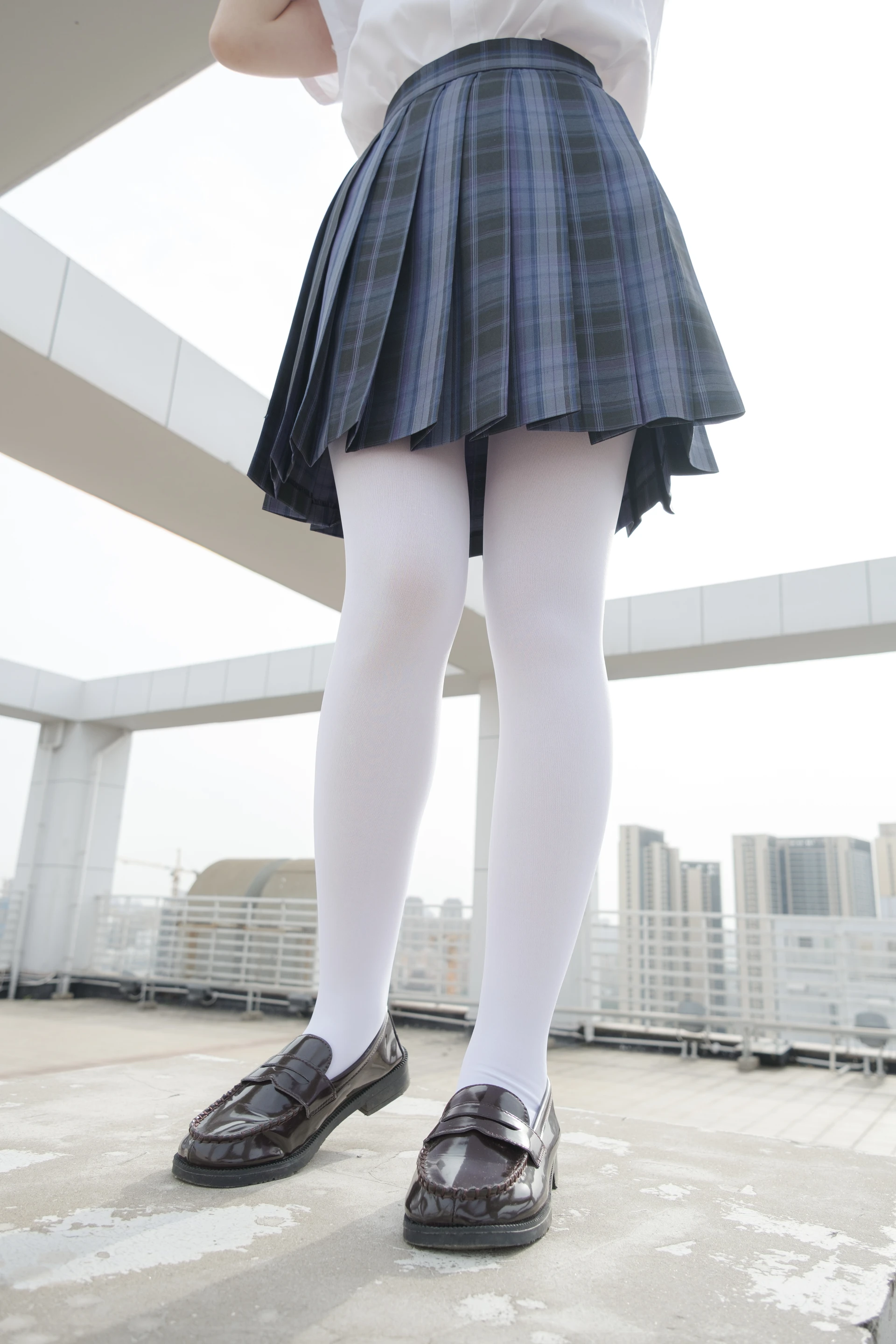 森萝财团 月下-02 小夜 双马尾白丝JK制服 80D 户外真空 [102P1V-2.18GB]