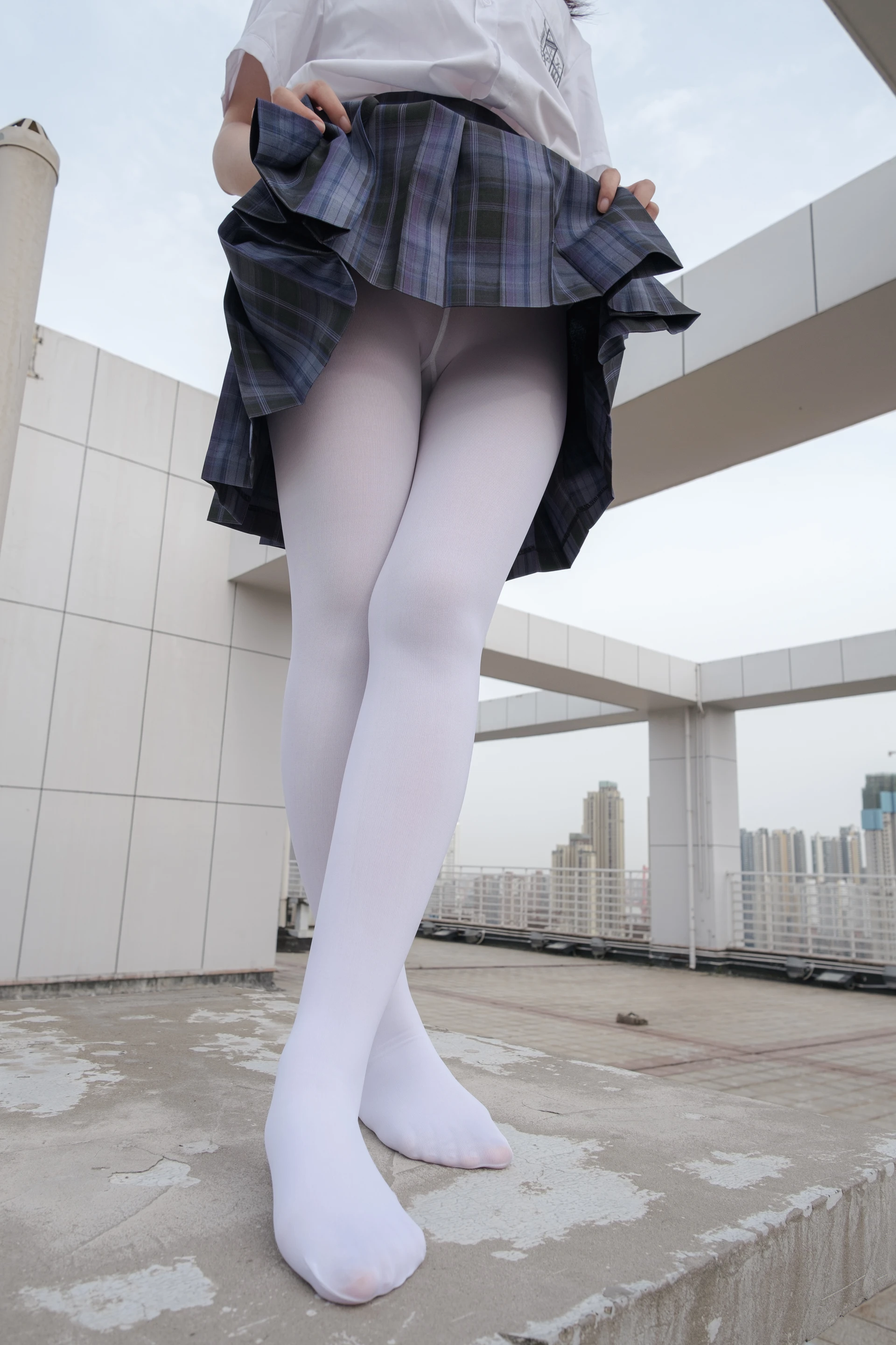 森萝财团 月下-02 小夜 双马尾白丝JK制服 80D 户外真空 [102P1V-2.18GB]