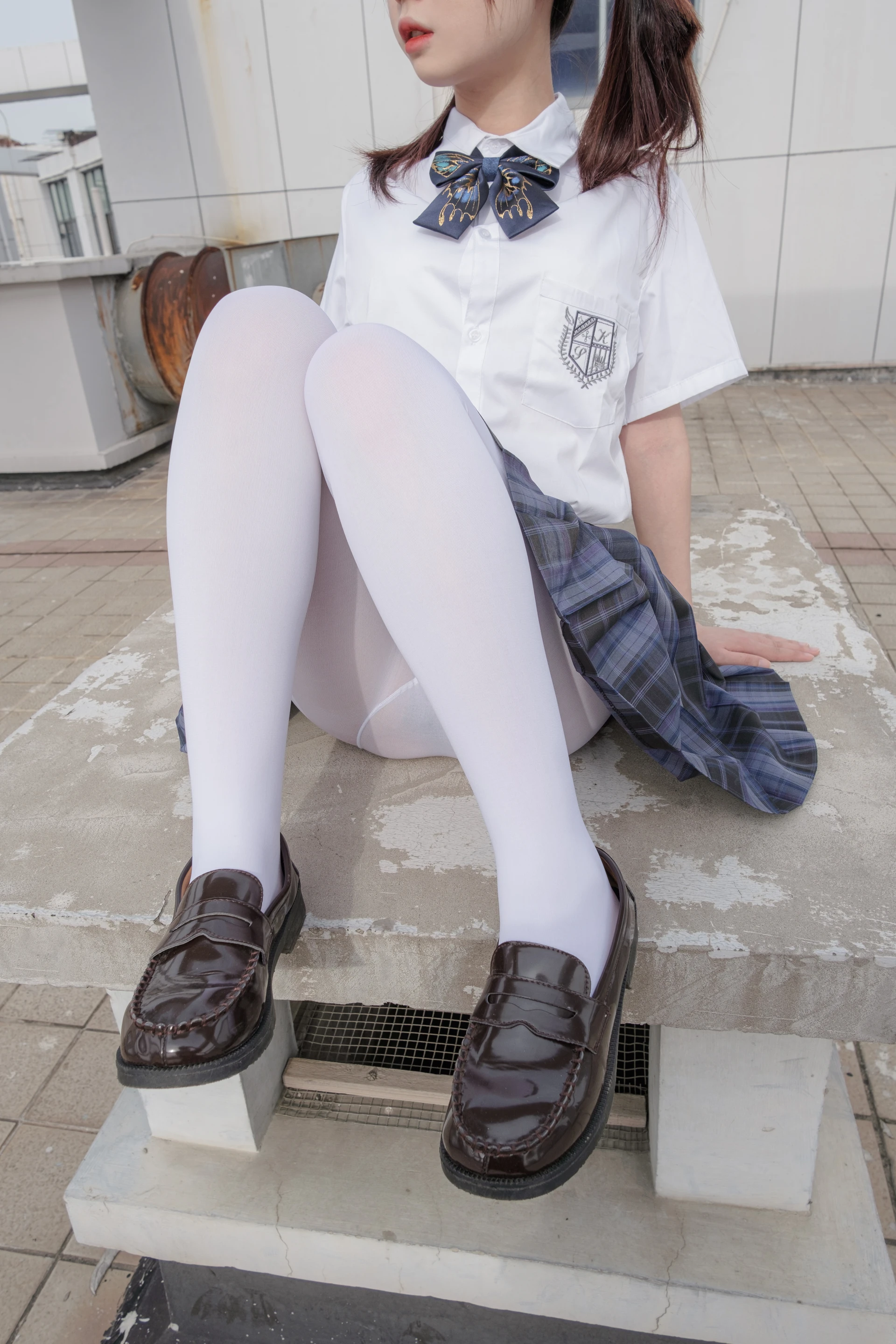 森萝财团 月下-02 小夜 双马尾白丝JK制服 80D 户外真空 [102P1V-2.18GB]