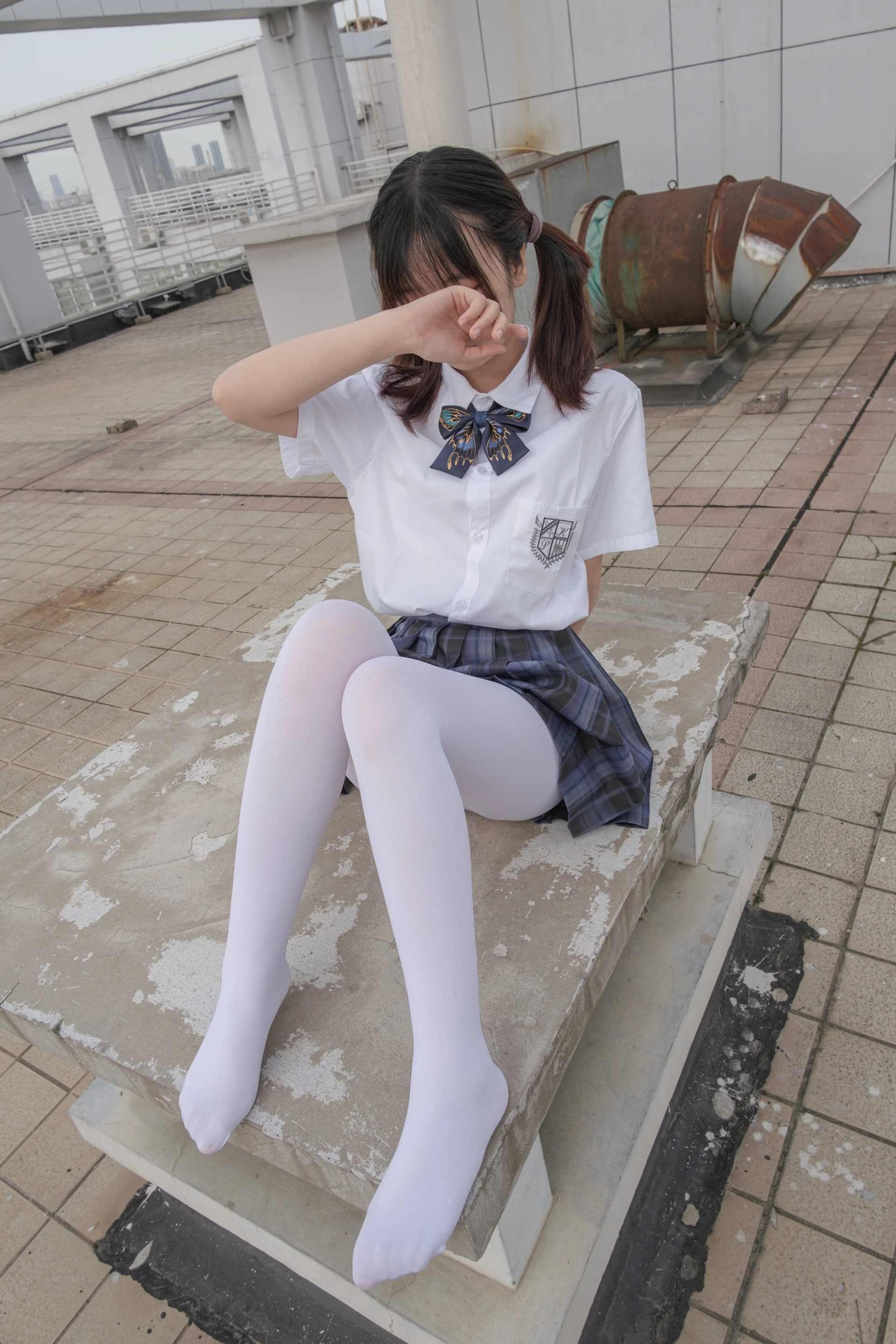 森萝财团 月下-02 小夜 双马尾白丝JK制服 80D 户外真空 [102P1V-2.18GB]