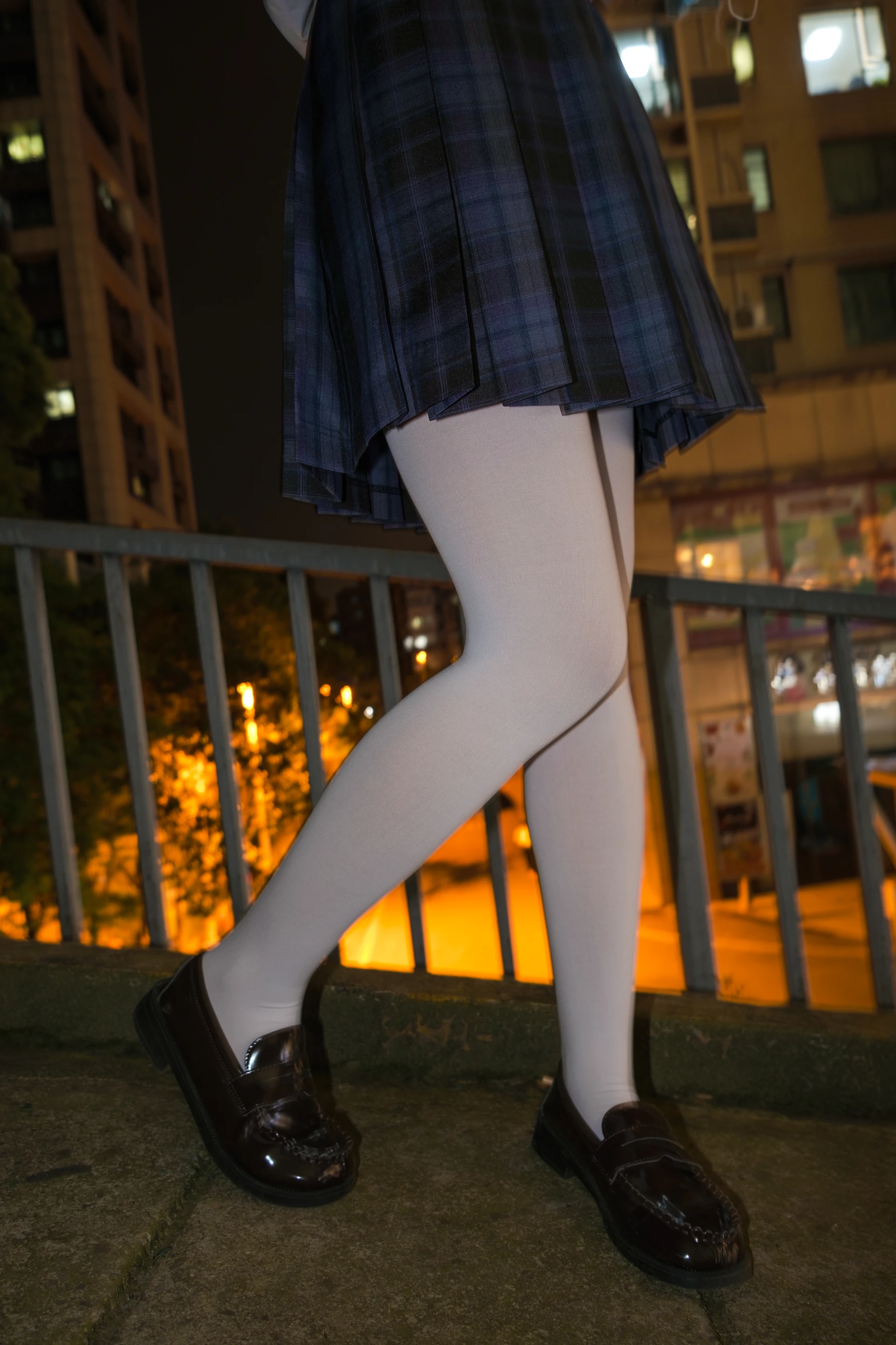 森萝财团 月下-02 小夜 双马尾白丝JK制服 80D 户外真空 [102P1V-2.18GB]