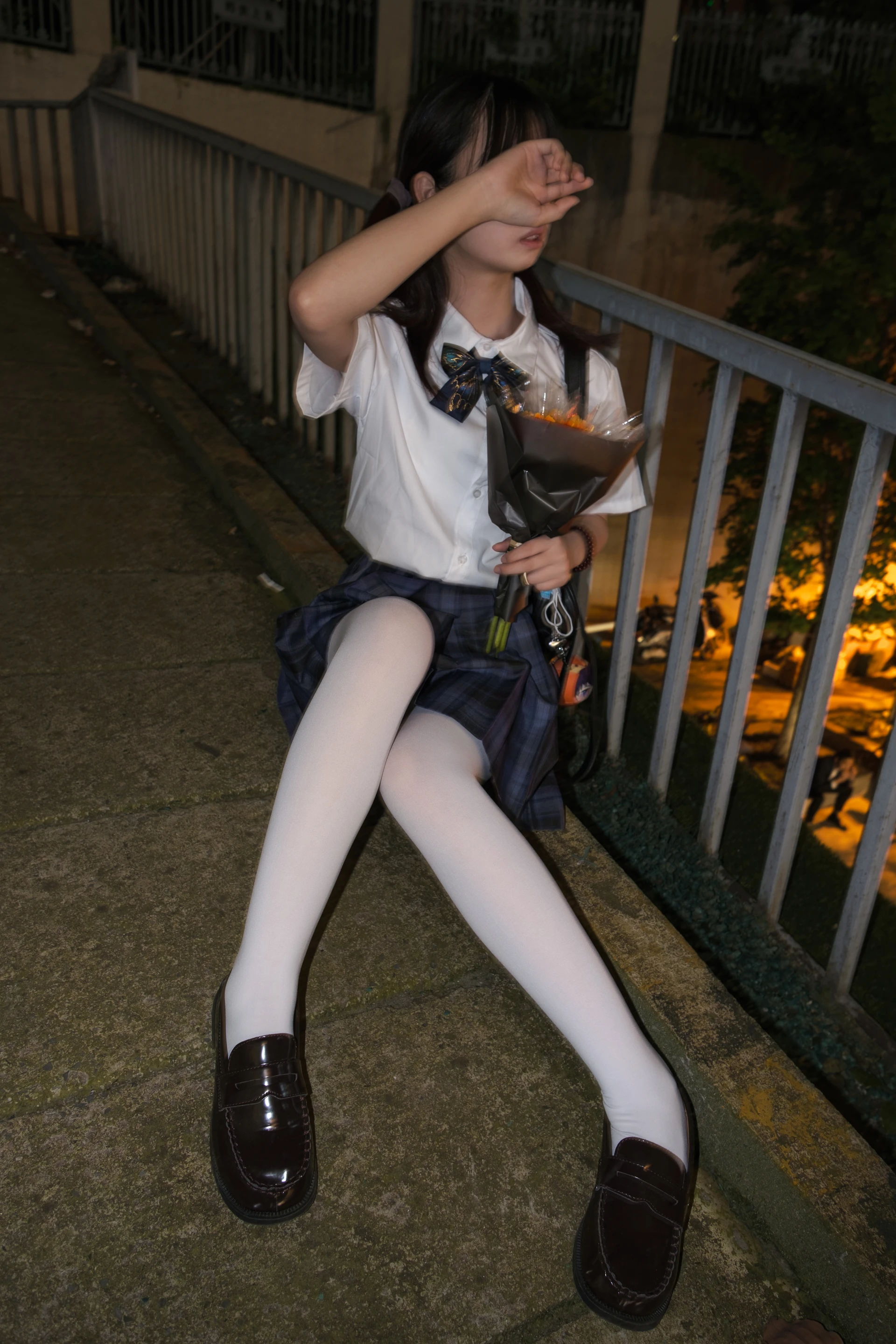 森萝财团 月下-02 小夜 双马尾白丝JK制服 80D 户外真空 [102P1V-2.18GB]