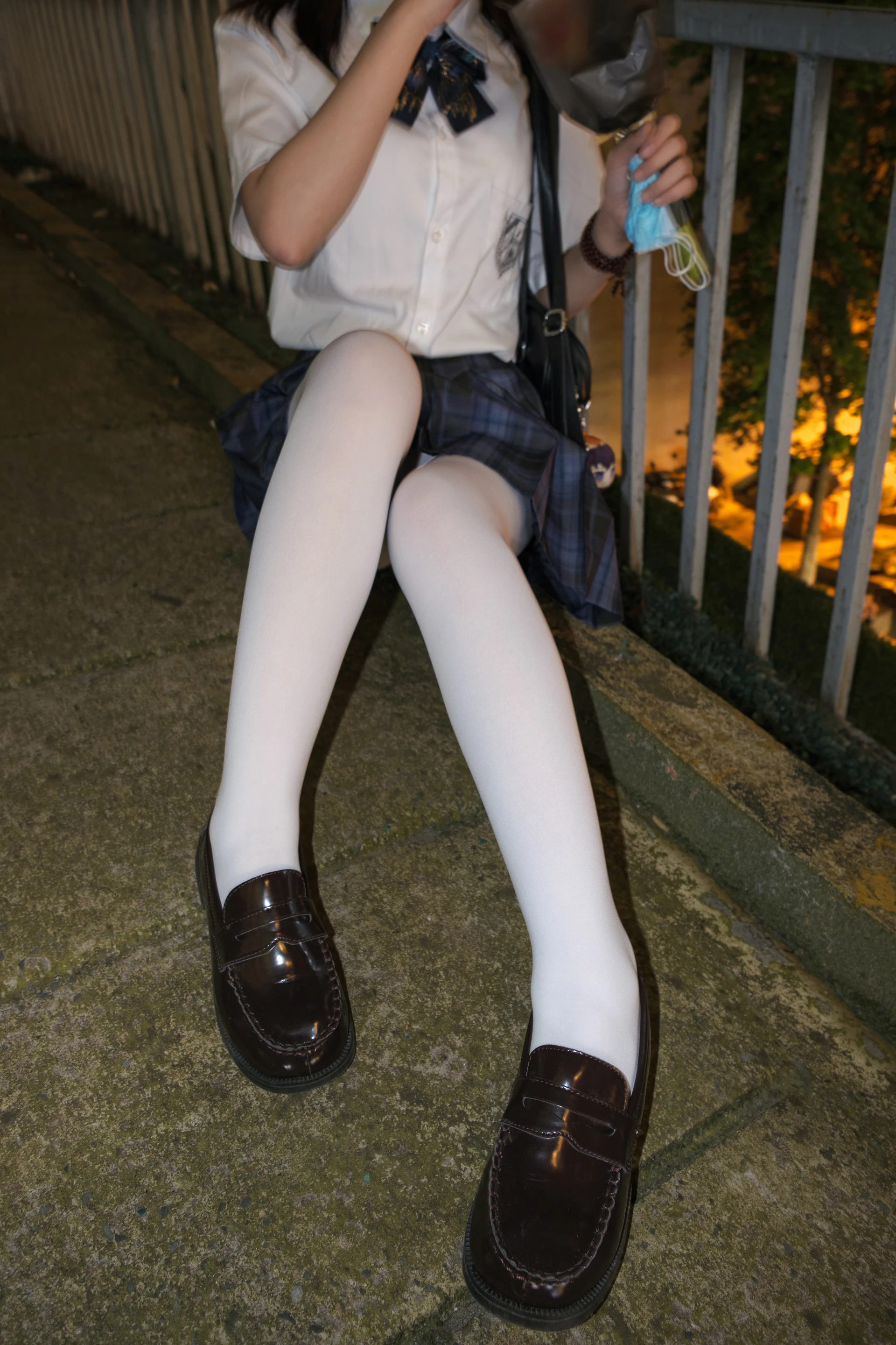 森萝财团 月下-02 小夜 双马尾白丝JK制服 80D 户外真空 [102P1V-2.18GB]