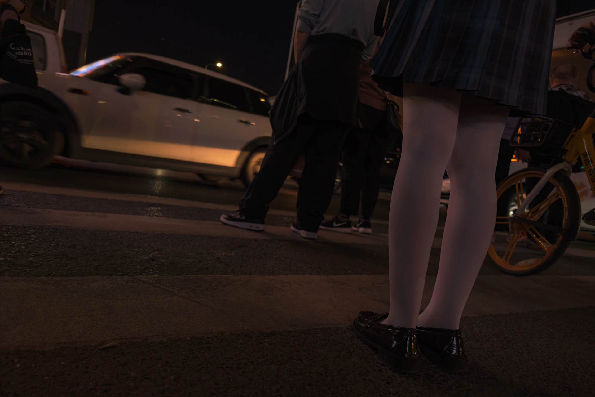 森萝财团 月下-02 小夜 双马尾白丝JK制服 80D 户外真空 [102P1V-2.18GB]