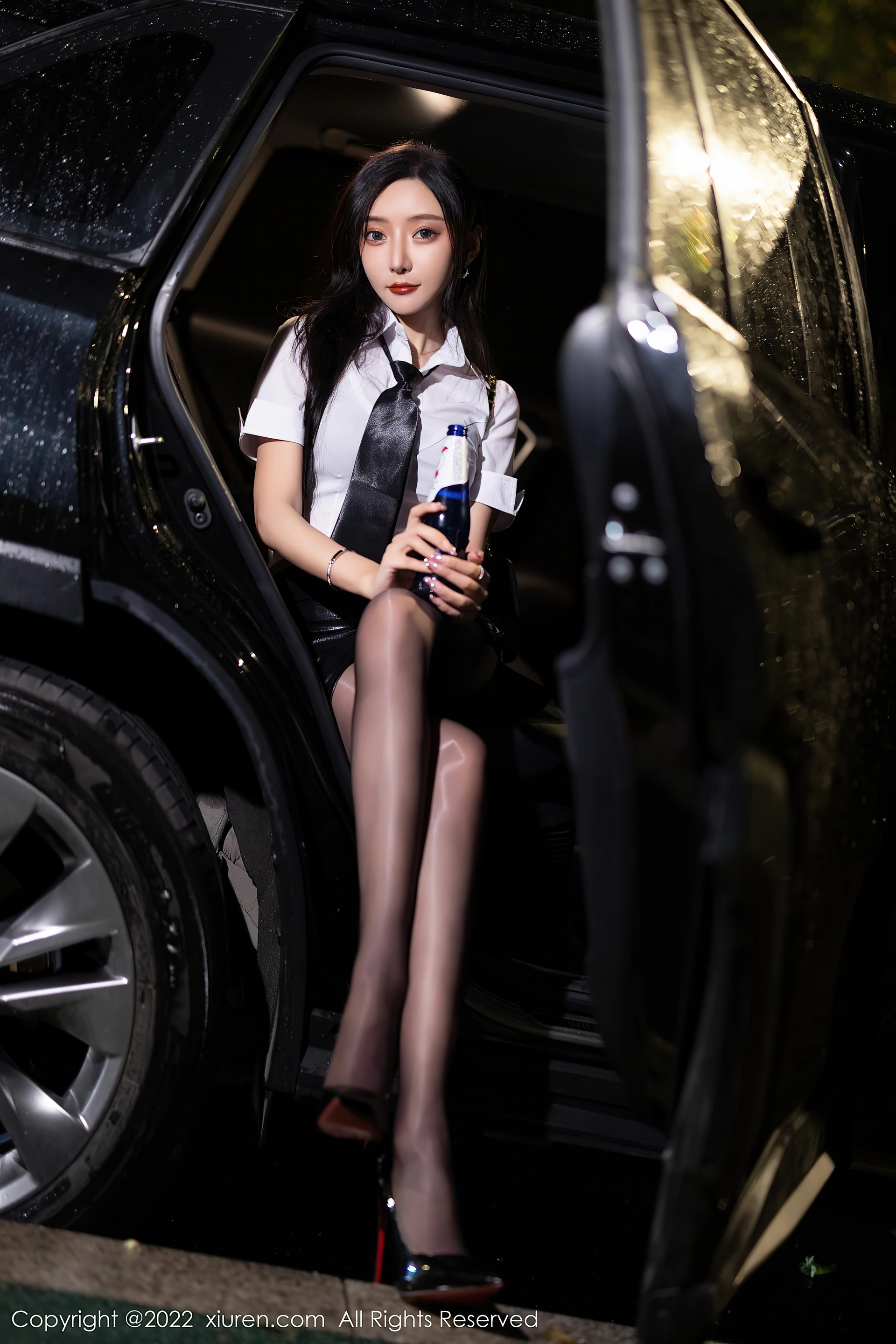 XiuRen秀人网 2022.04.15 No.4879 王馨瑶yanni 黑丝美腿 [77+1P614M]