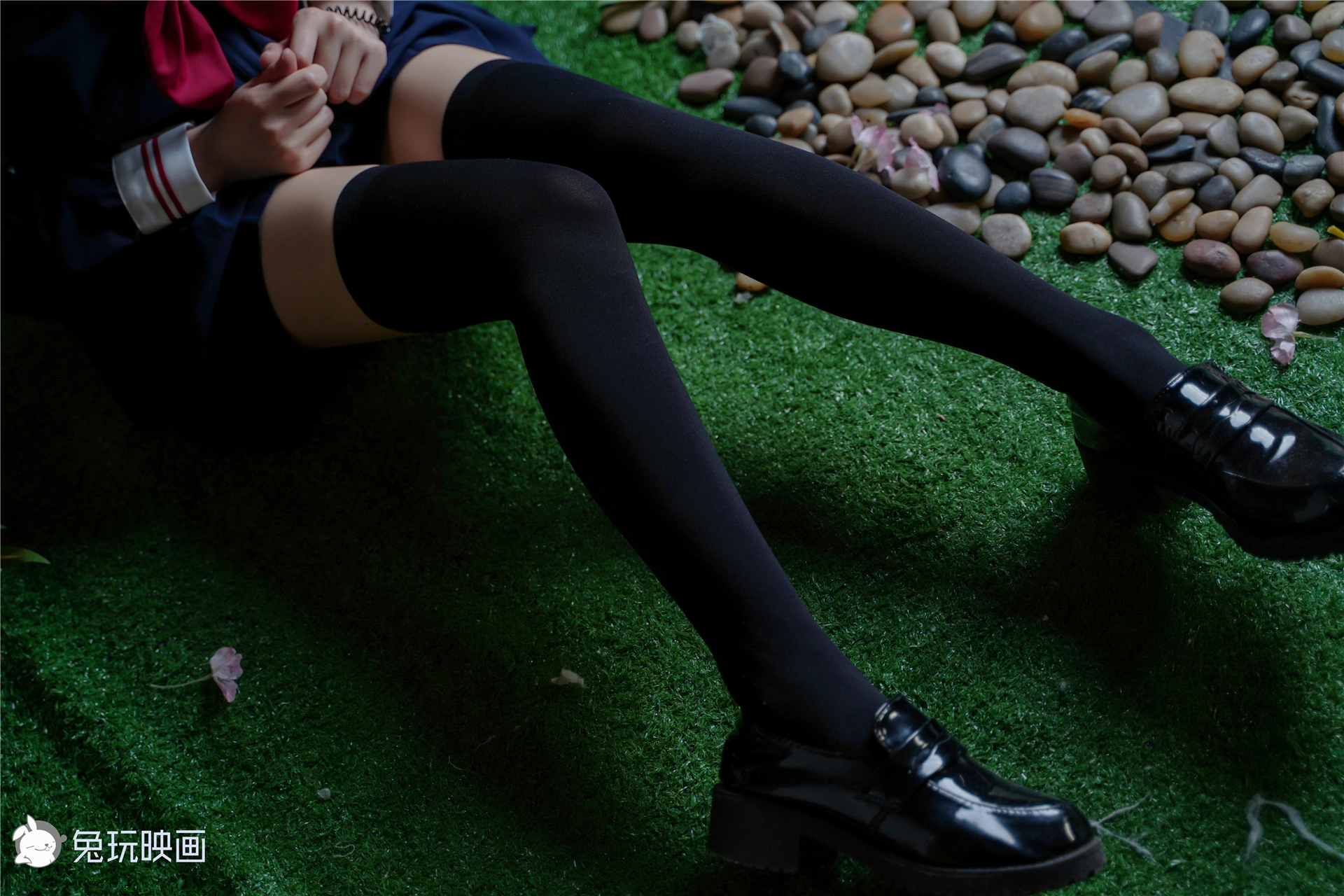 C01.005 黑色魅惑 [40P-175MB]