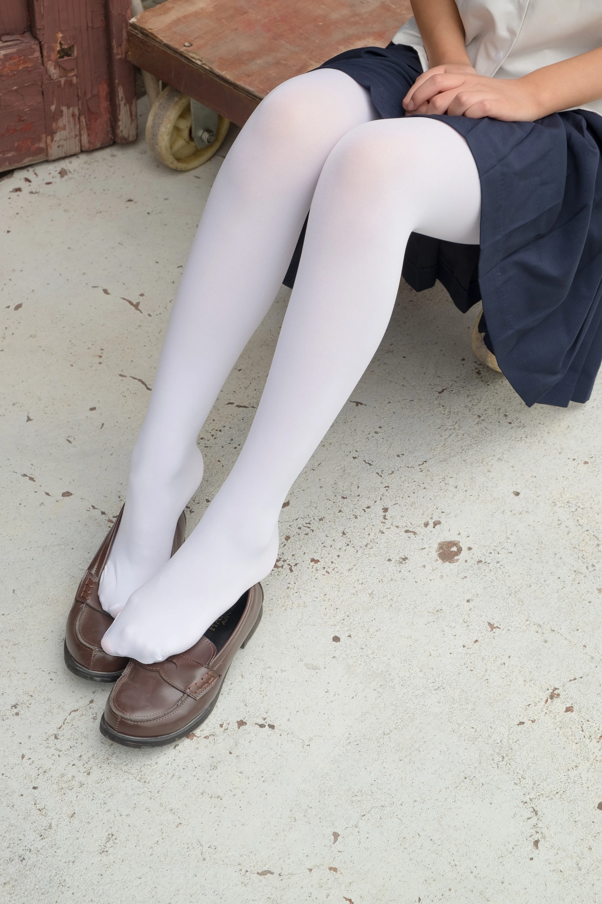森萝财团 R15-034 [102P-694M]学生装, 森萝财团, 白丝, 美腿
