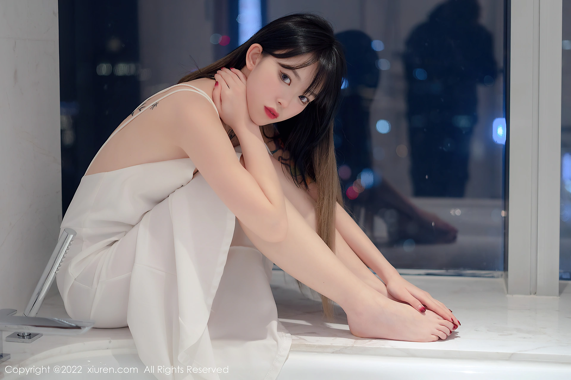 XiuRen秀人网 2022.02.21 No.4611 奶瓶. 淑女美腿[56+1P 548MB]