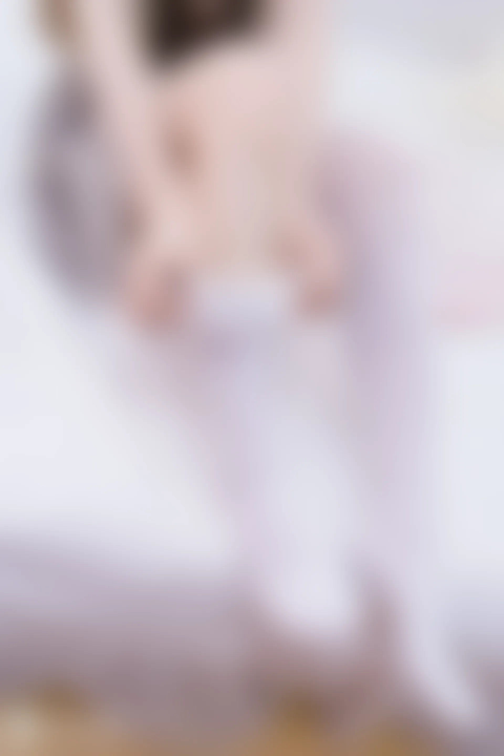 C11.001 床上的白丝 [40P-262MB]