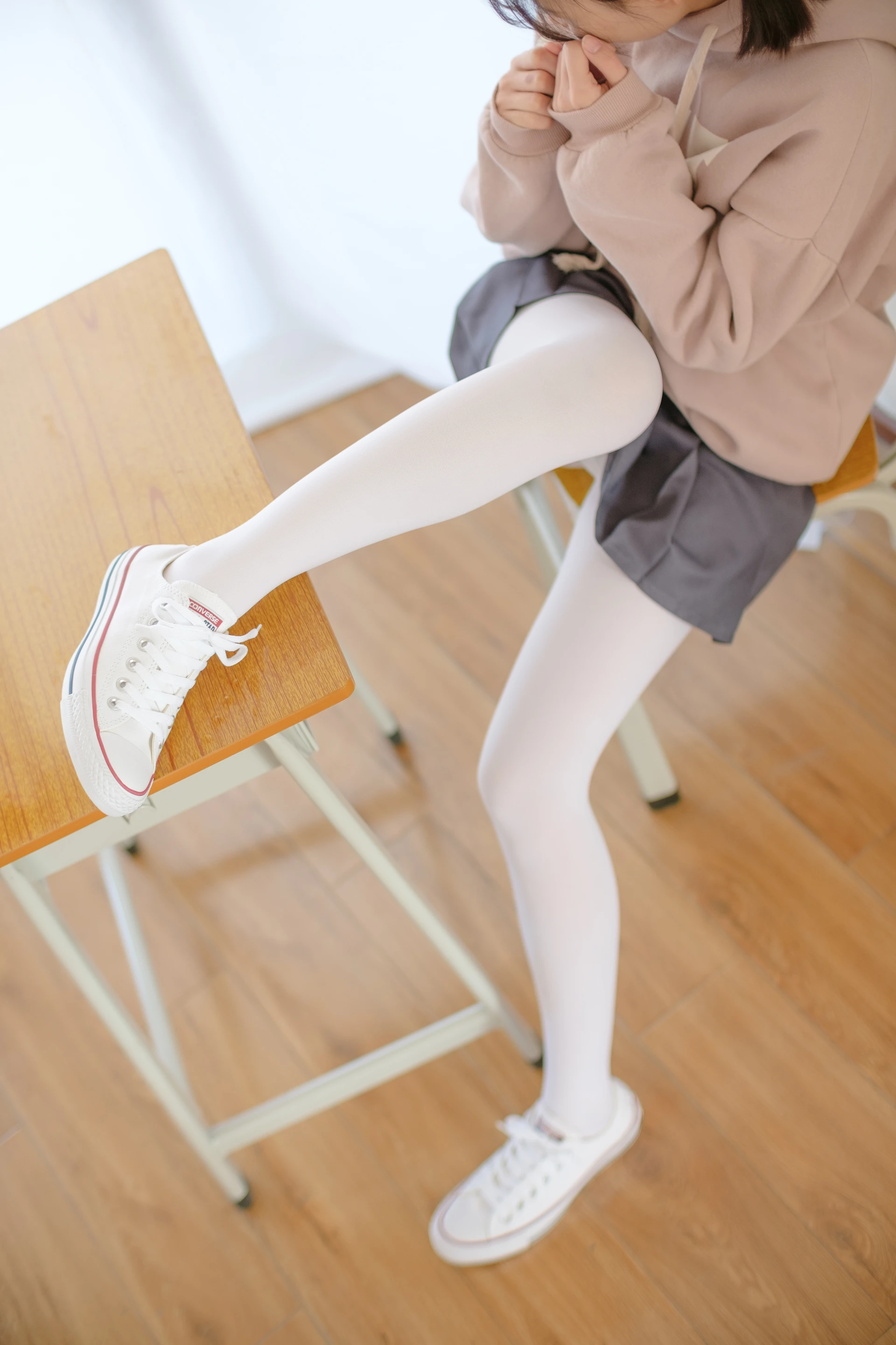 森萝财团 X-002 [105P1V-1.48G]美腿, 肉丝
